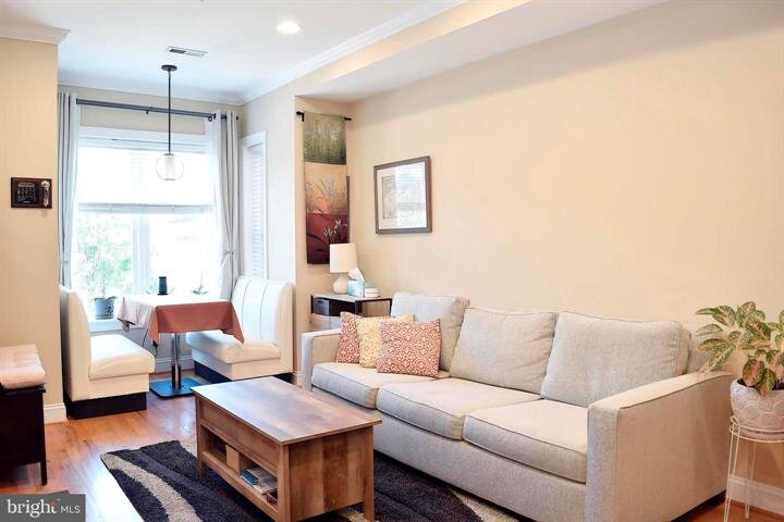 1827 1st Street_1.jpg