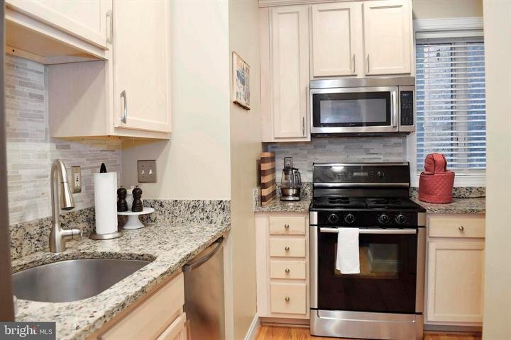 1827 1st Street_2.jpg