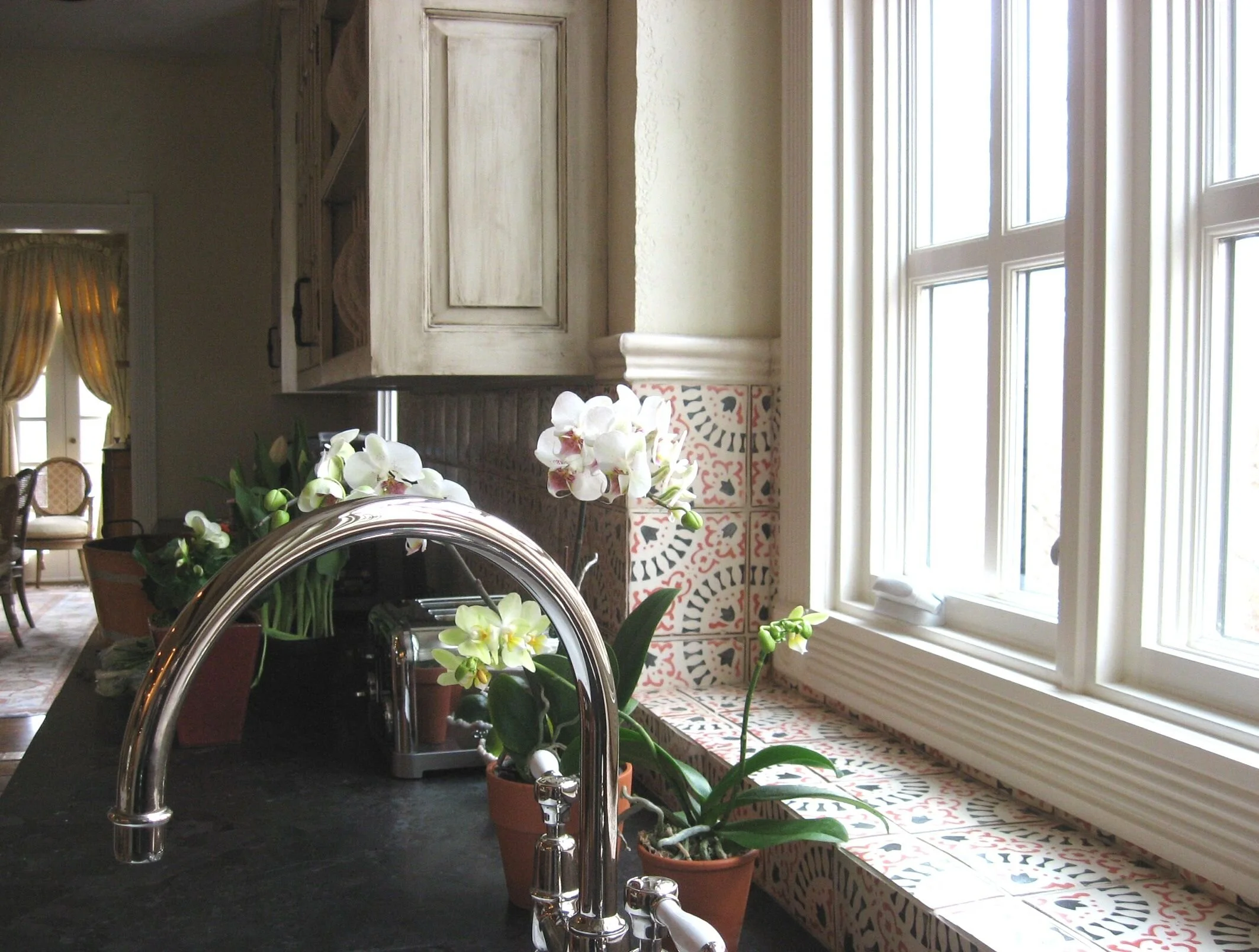 traditional-kitchen-patterned-tile-hinsdale.jpeg