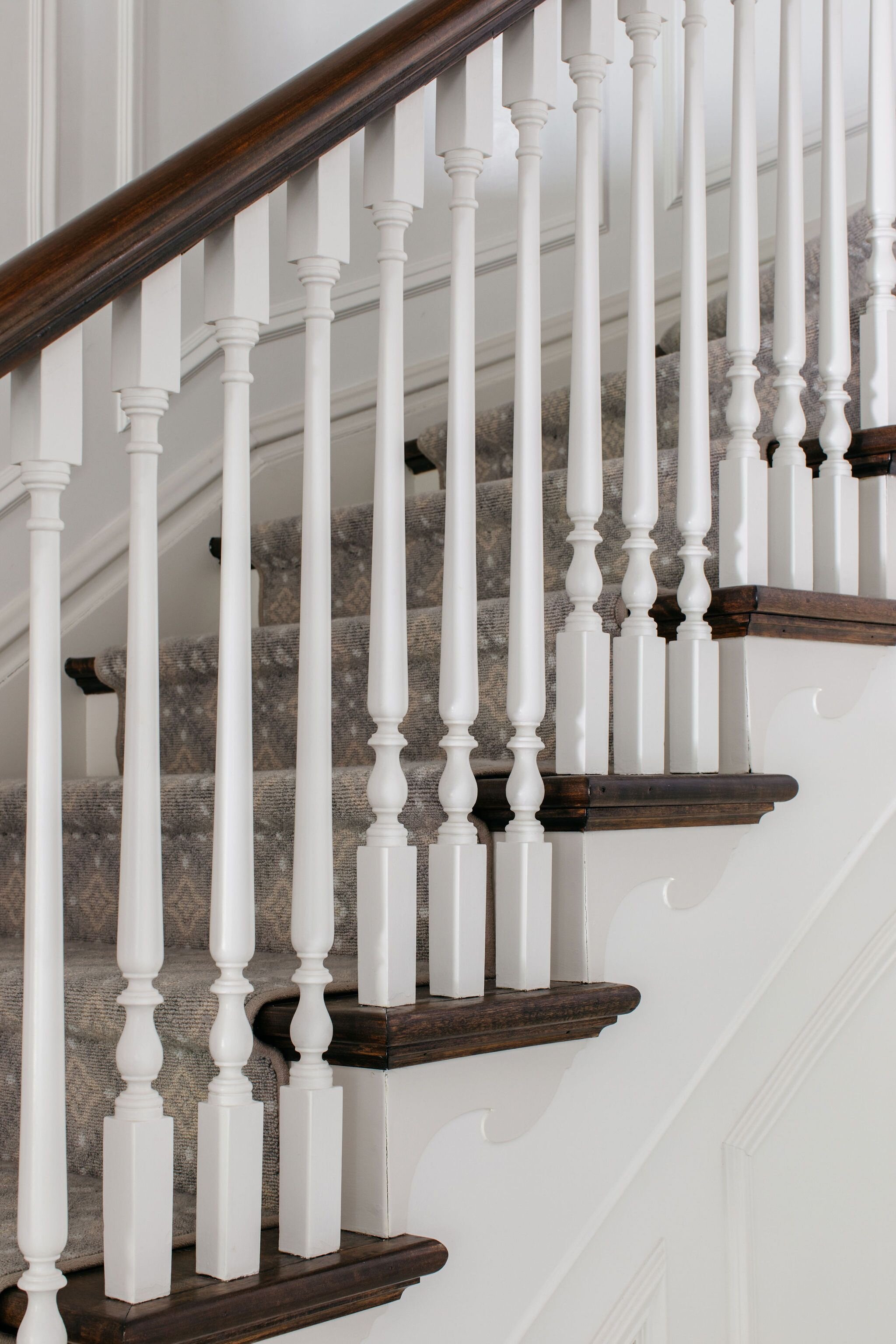 traditional-staircase-carpet-wilmette.jpeg