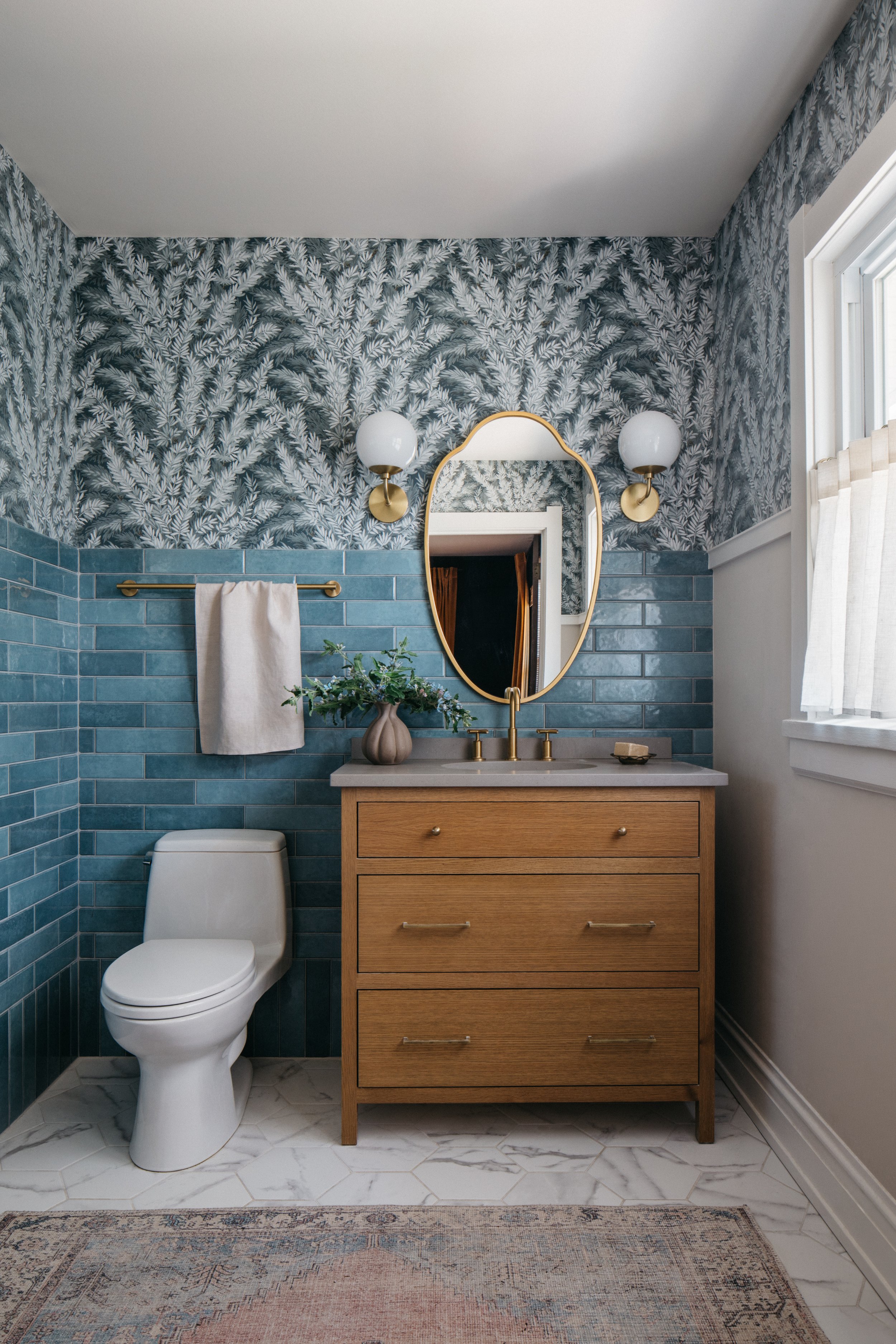 molly-quinn-design-traditional-bath-blue-botanical