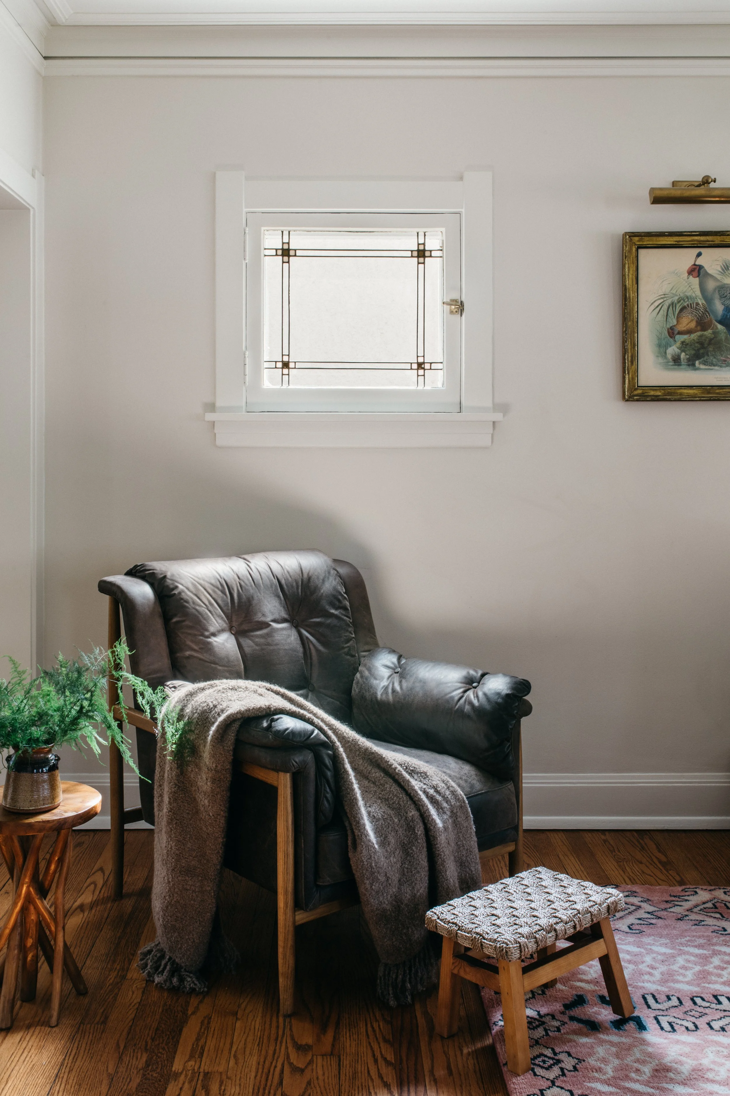 modern-vintage-leather-chair-chicago.jpg