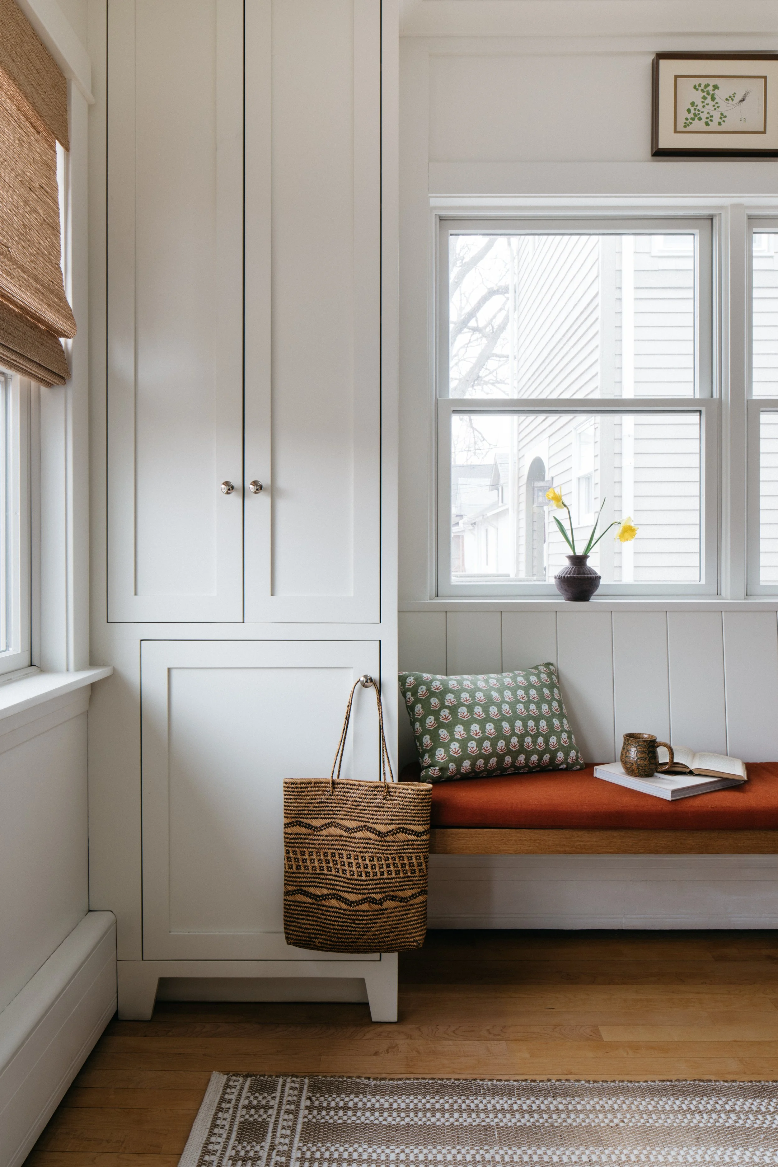 molly-quinn-design-traditional-mud-room-oak-park