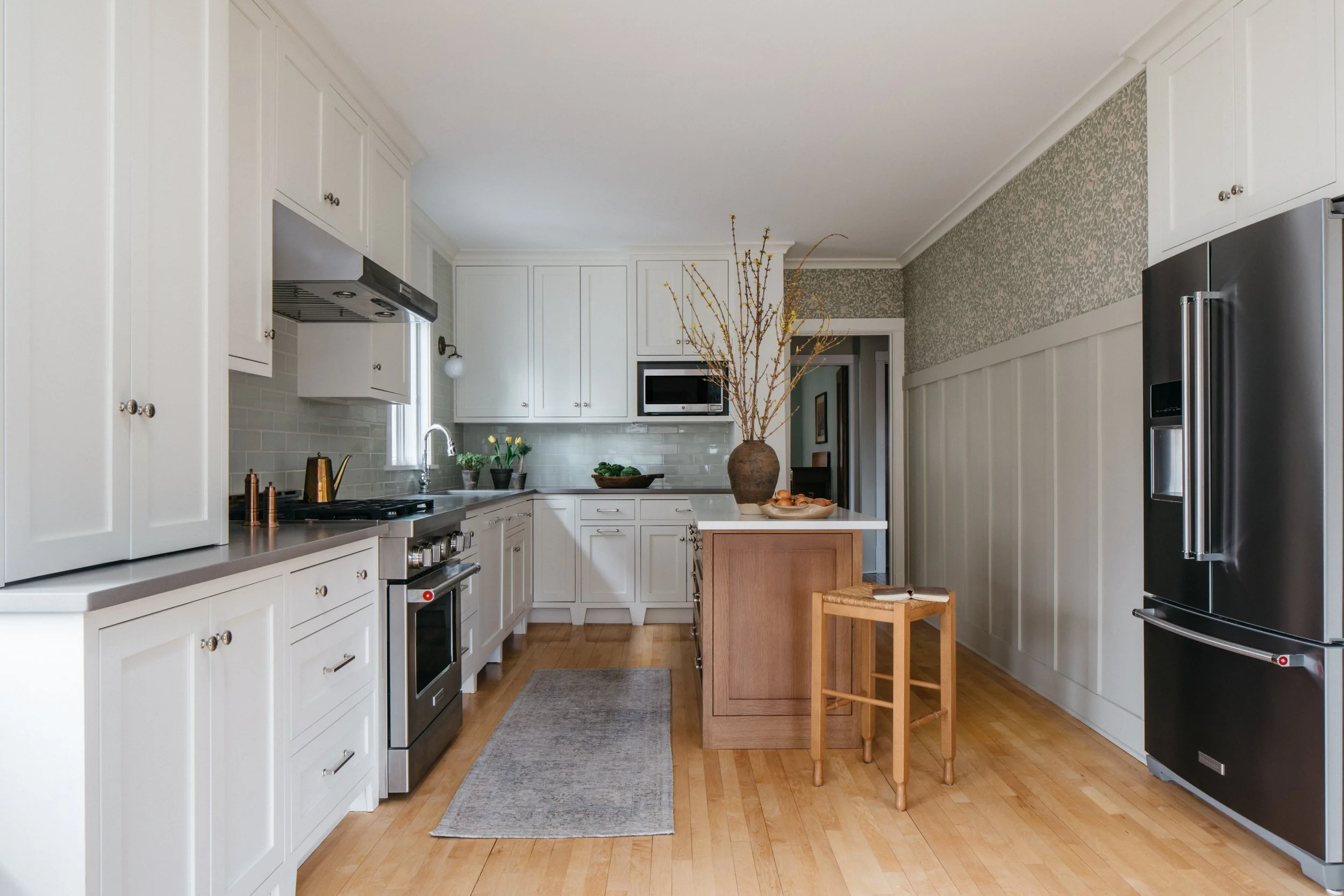 molly-quinn-design-traditional-kitchen-white-green