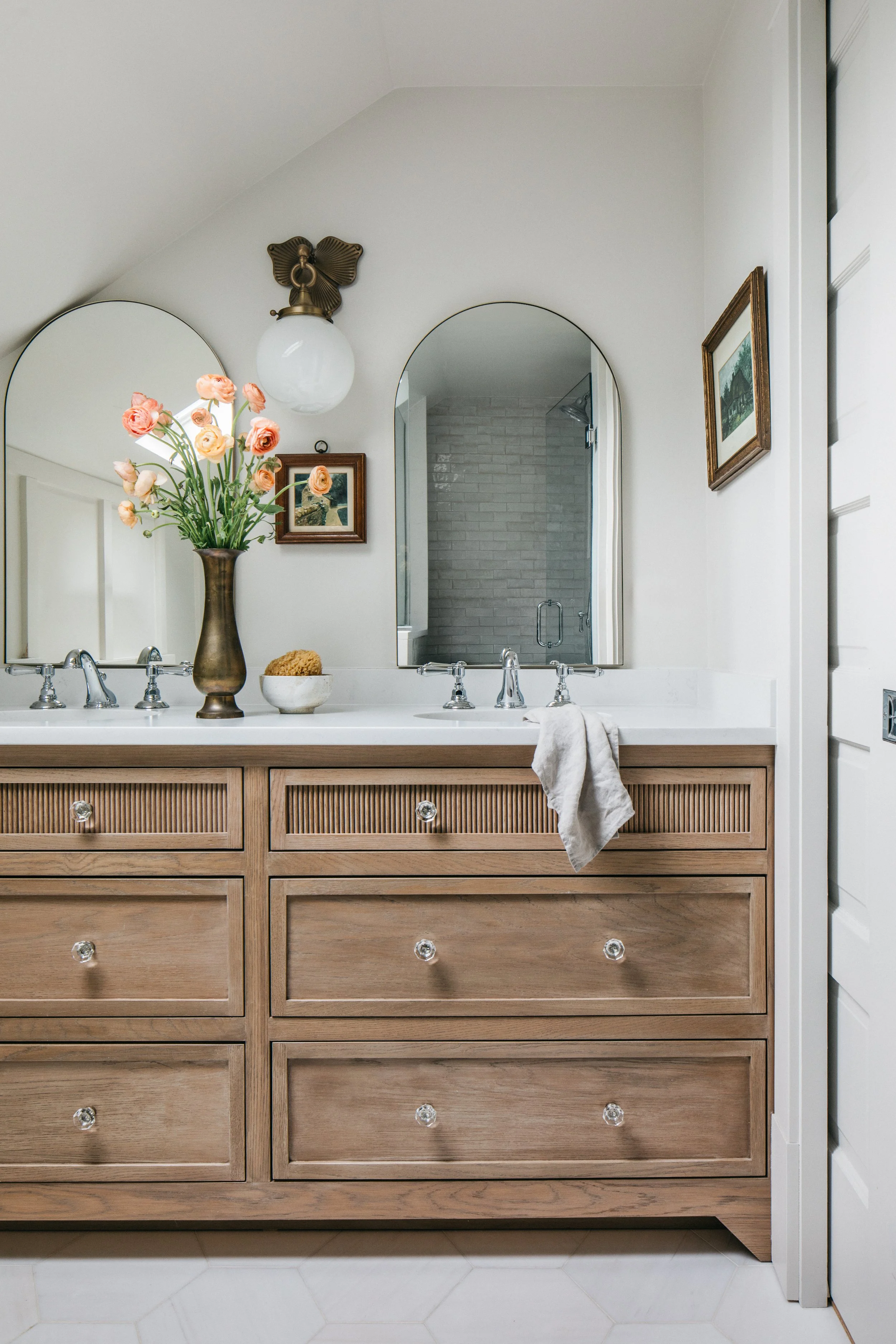molly-quinn-design-classic-bath-double-vanity-oak-park