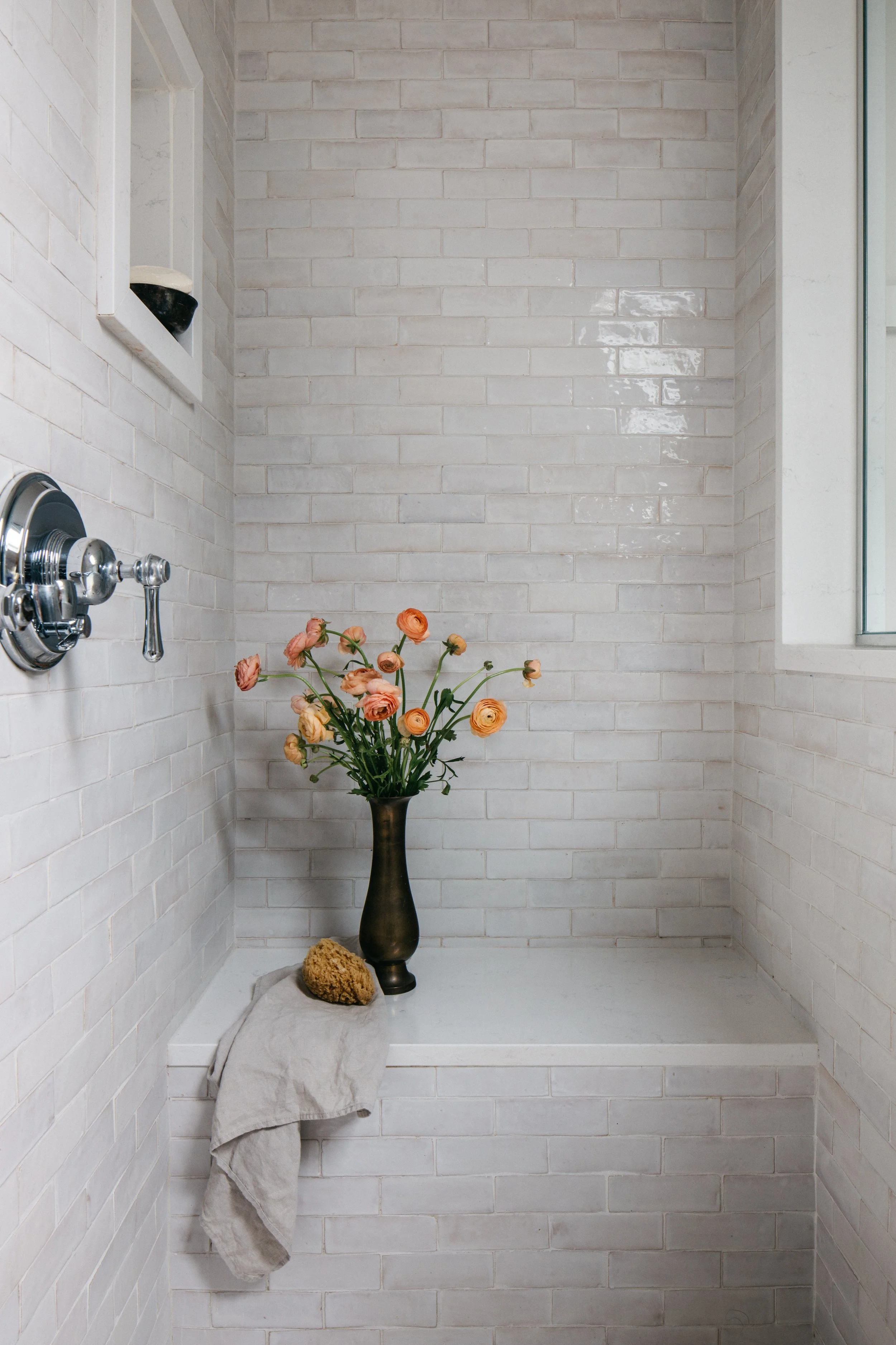 molly-quinn-design-classic-bath-shower-tile
