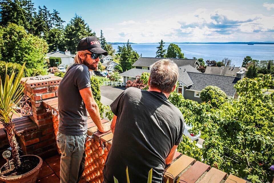 When not recording or chatting it up with everybody, @taylorhawkinsofficial would be riding his bicycle all over Richmond Beach. Little did the neighbors know!