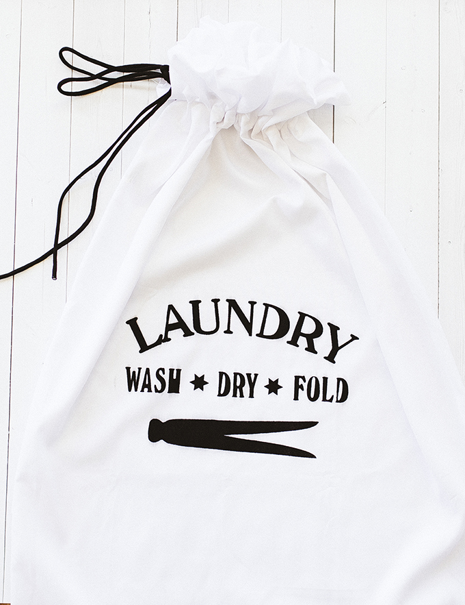 How-To-Make-a-Travel-Laundry-Bag.jpg