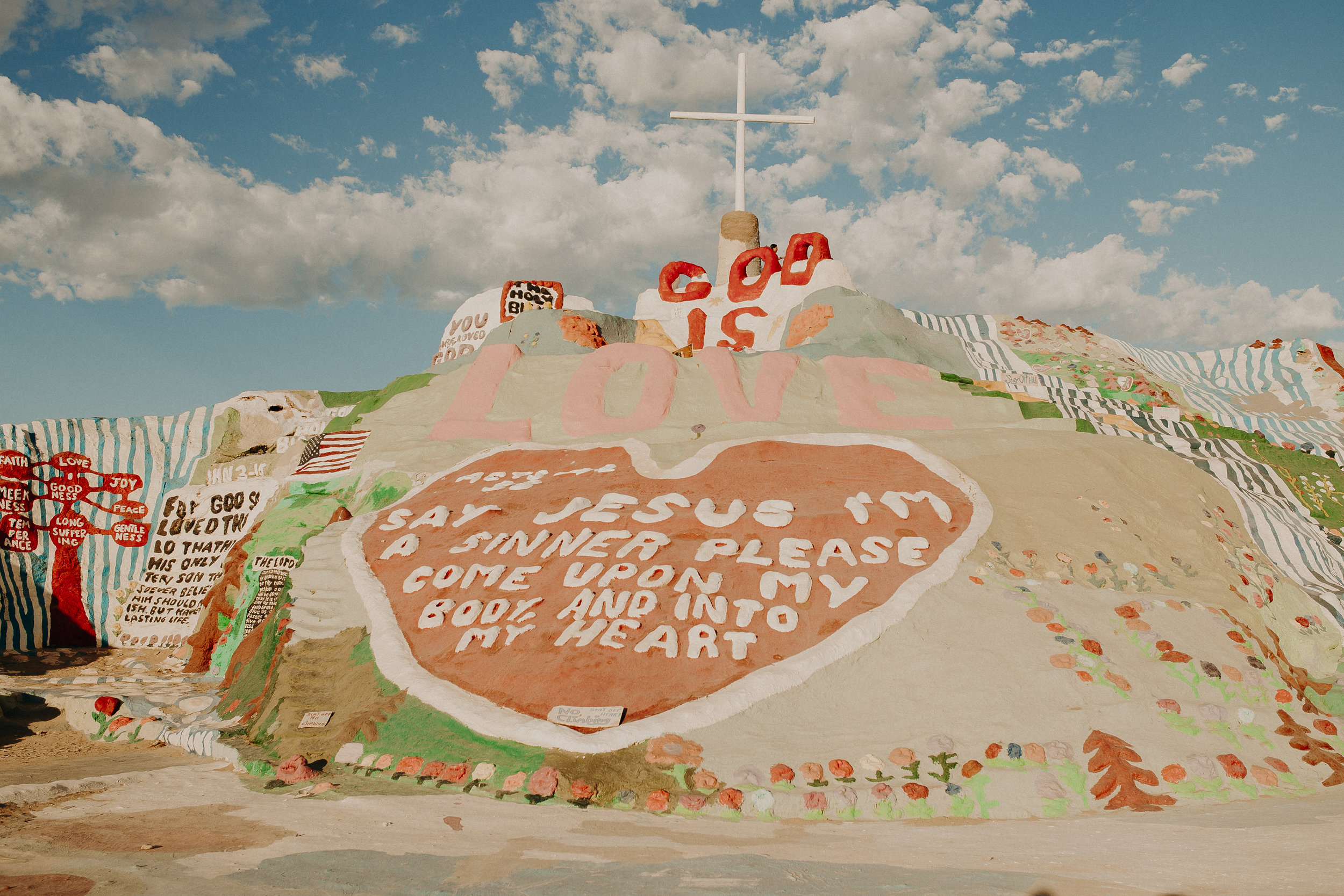 Salvation-Mountain-California-8.jpg