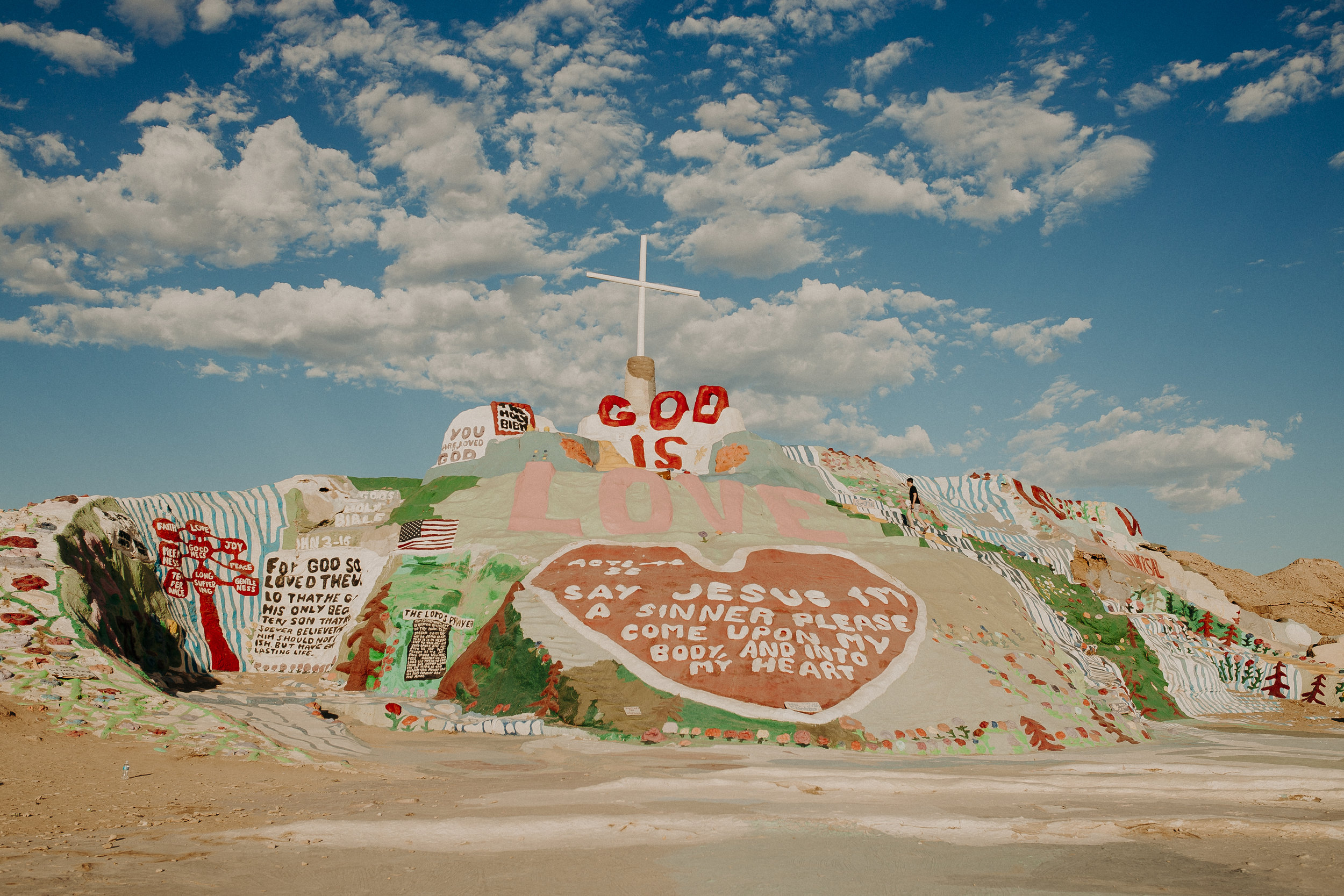 Salvation-Mountain-California.jpg