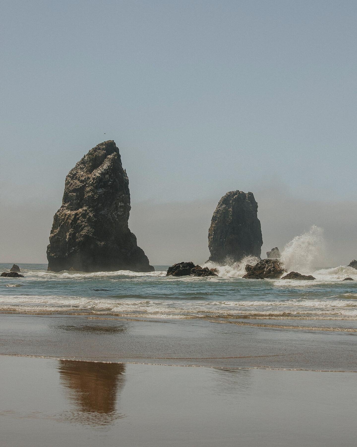 Have you been to #cannonbeach? 🌊 It&rsquo;s iconic for a reason! Here are some of my favorite pics from our Cannon Beach visit. 📸 Shared our experience in my newest blog post!⁣
⁣
⁣
⁣
#visitoregon #cannonbeachoregon #oregonexplored #traveloregon #be