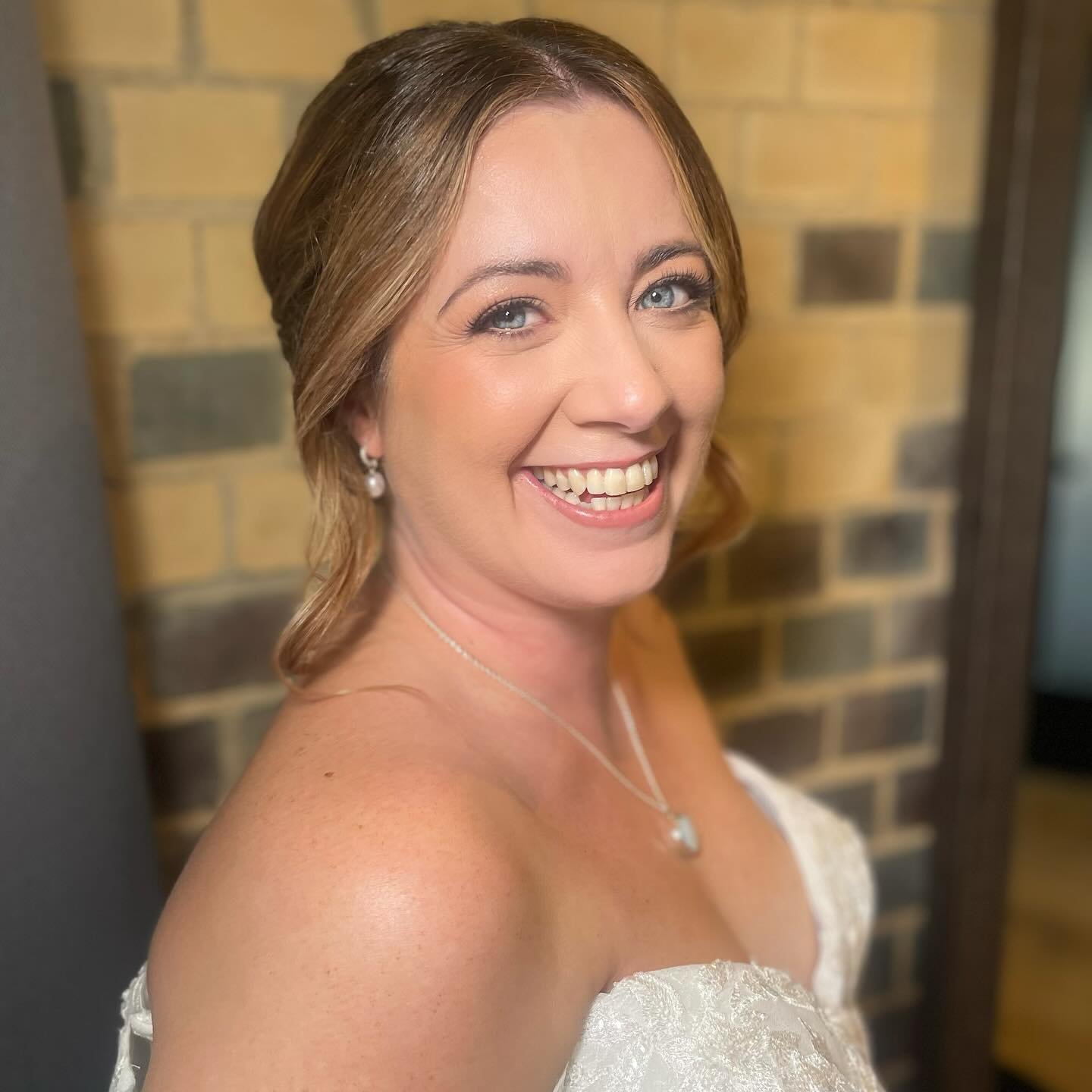The Beautiful Emma! 

Caroline and Emma&rsquo;s wedding morning was so special to make them both up with a look that was personalised to them. For Emma&rsquo;s makeup, we went for a natural satin skin using @armanibeauty luminous silk foundation with