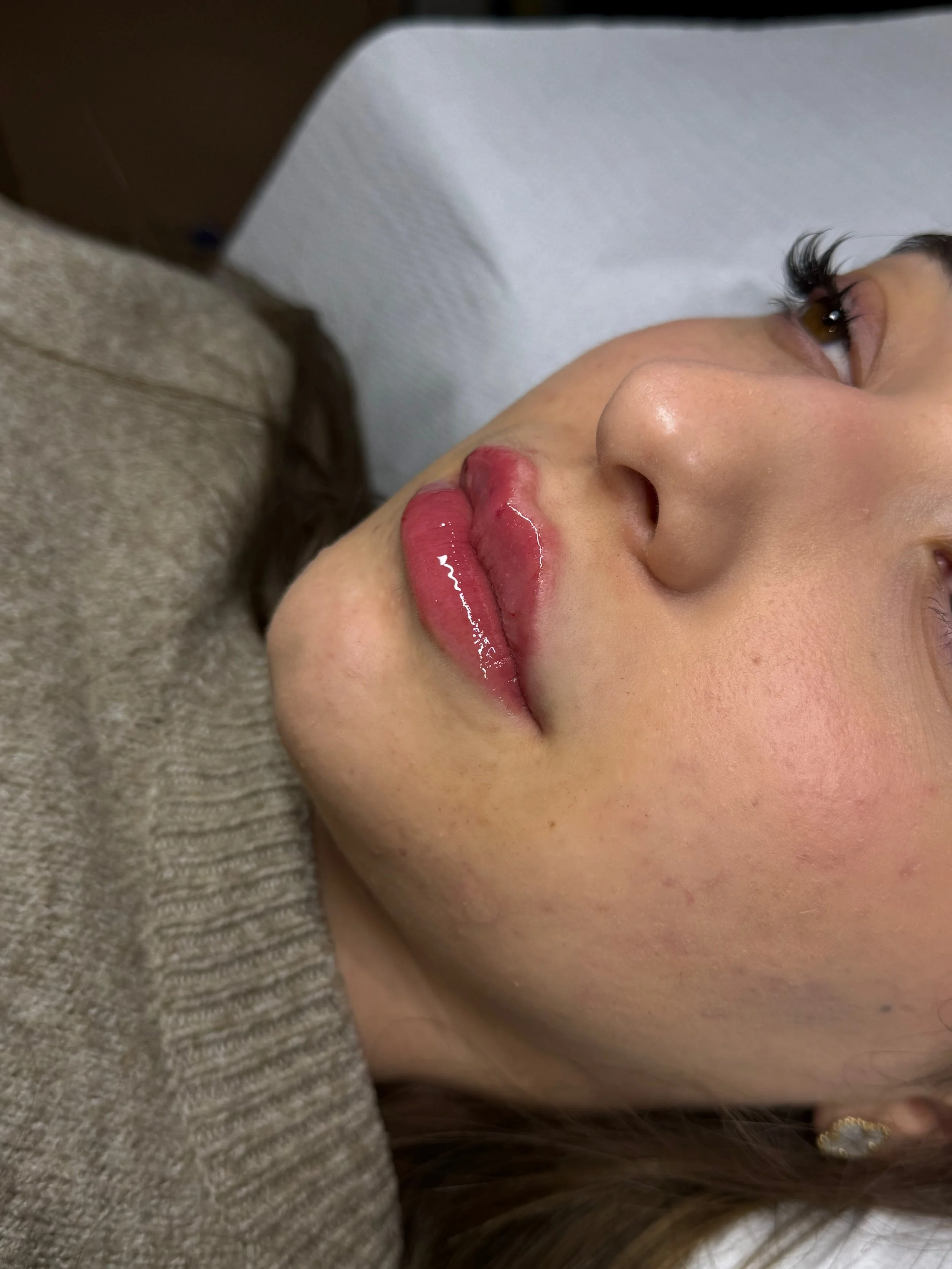 Facetune_27-02-2026-11-34-31.jpeg