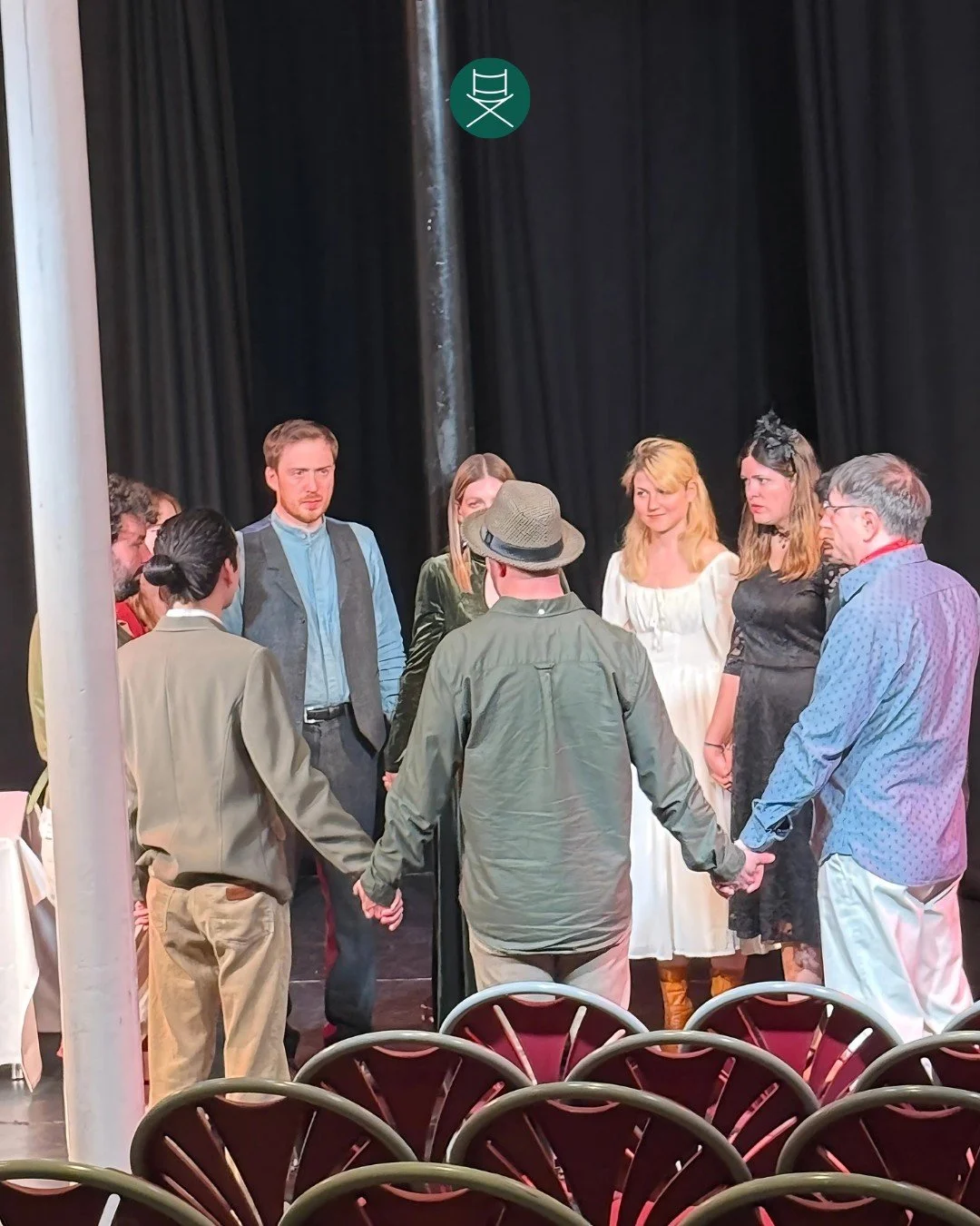 Final notes. Focused faces. A quiet intensity before the storm... 🌪
Here&rsquo;s a behind-the-scenes moment with our director giving the cast a last pep talk before curtain up.

🎭 Want to be in our next show?
Join our Intermediate or Advanced Actin