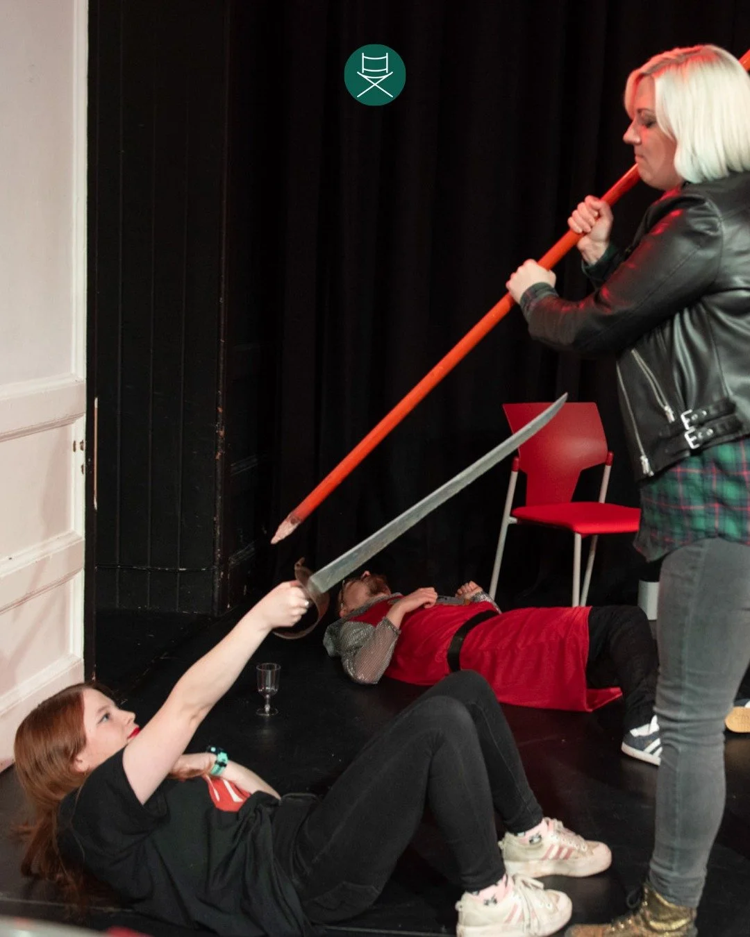 A little throwback to one of our much older courses&hellip; and yes, there were swords involved 😄⚔️

Fight scenes and stage combat bring a completely different challenge to acting. It is not just about learning the lines or finding the character, ev