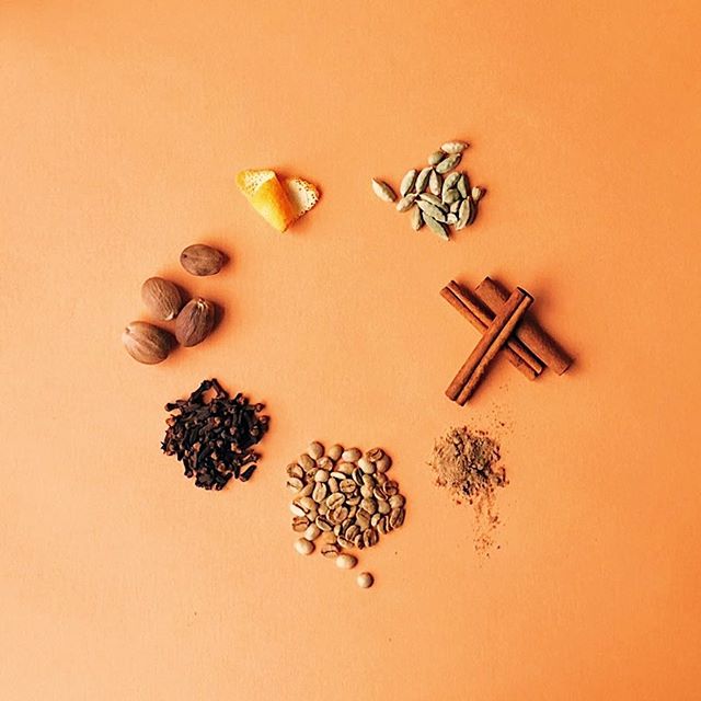 Can you name all seven spices in our dirty chai? First to name them all will get a little gift from us! 🎁
&mdash; hints 👀 &mdash;
&bull; There is one spice missing in the photo
&bull; Coffee is not a spice
&bull; But we do count a fruit as one of t