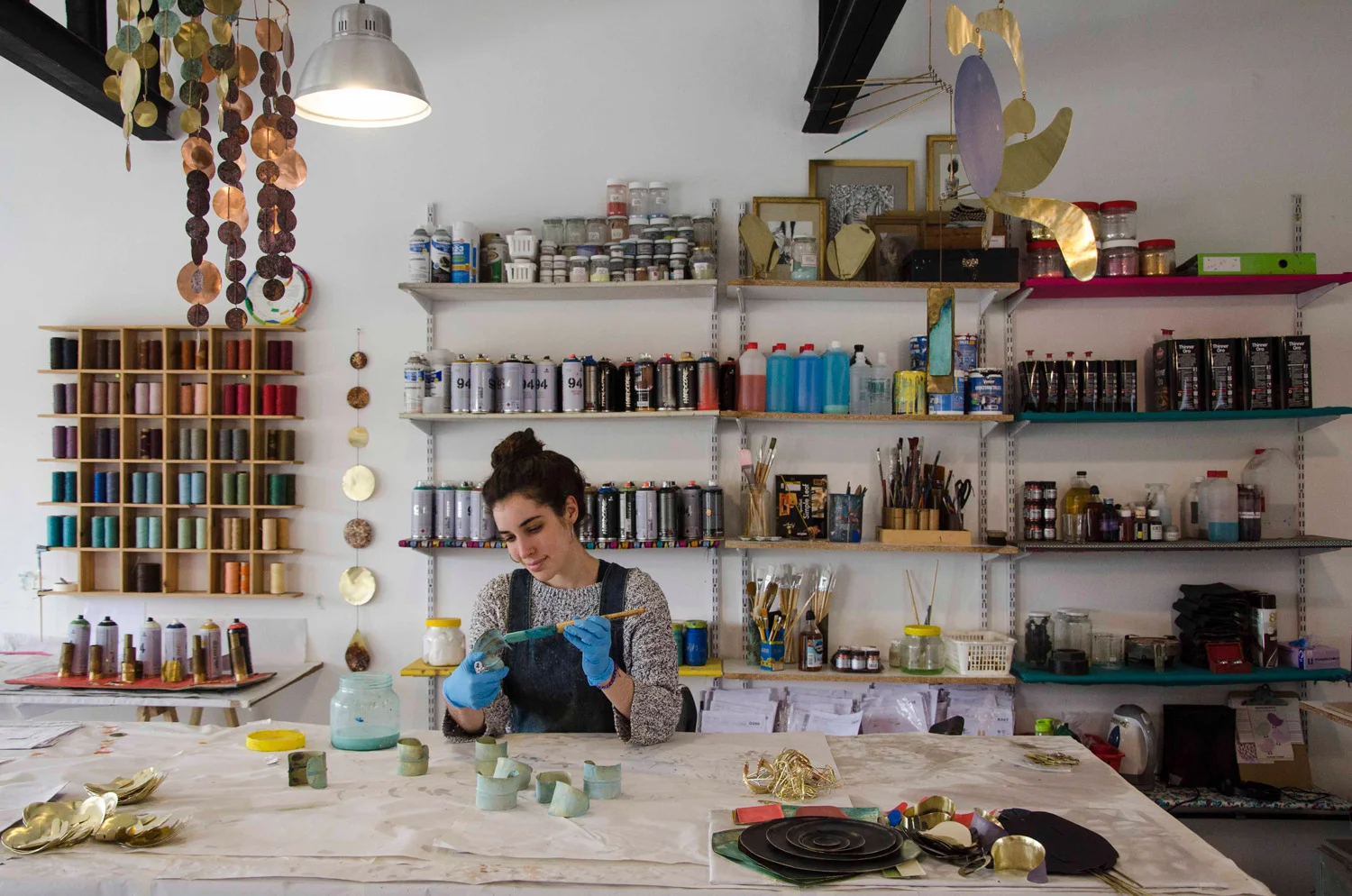 A painter adds the finishing touches to a Sibilia bracelet.