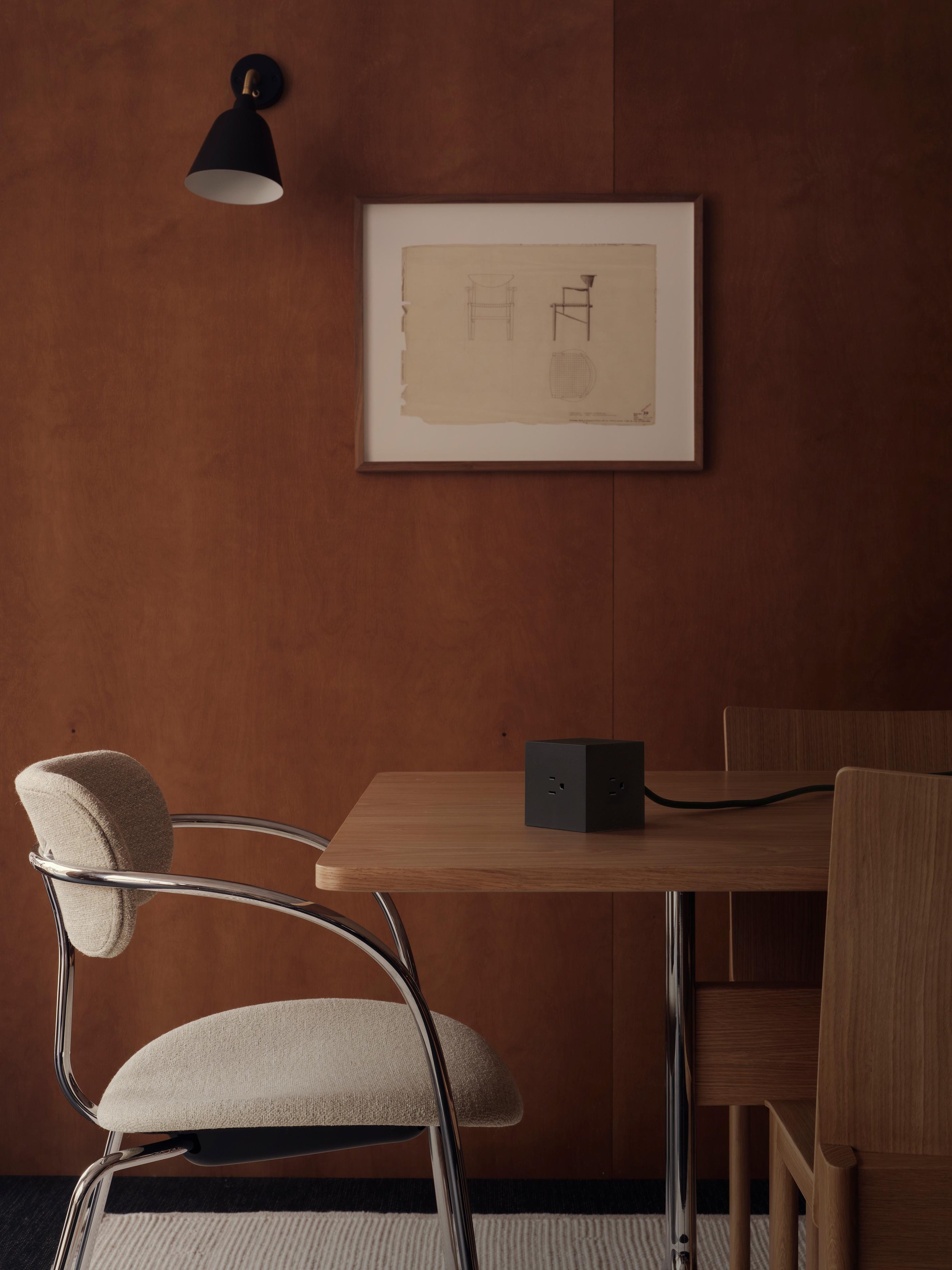 SQ1-NABC30-18SB STOCKHOLM BLACK LIFESTYLE A3.jpg