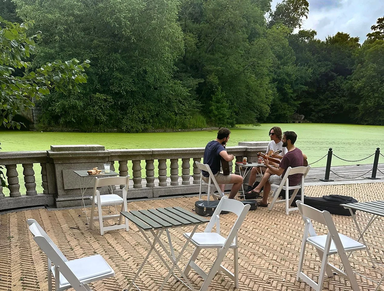 outdoor seating at summer cafe in prospect park boathouse seasonal sustainable food and coffee beer and wine lullwater