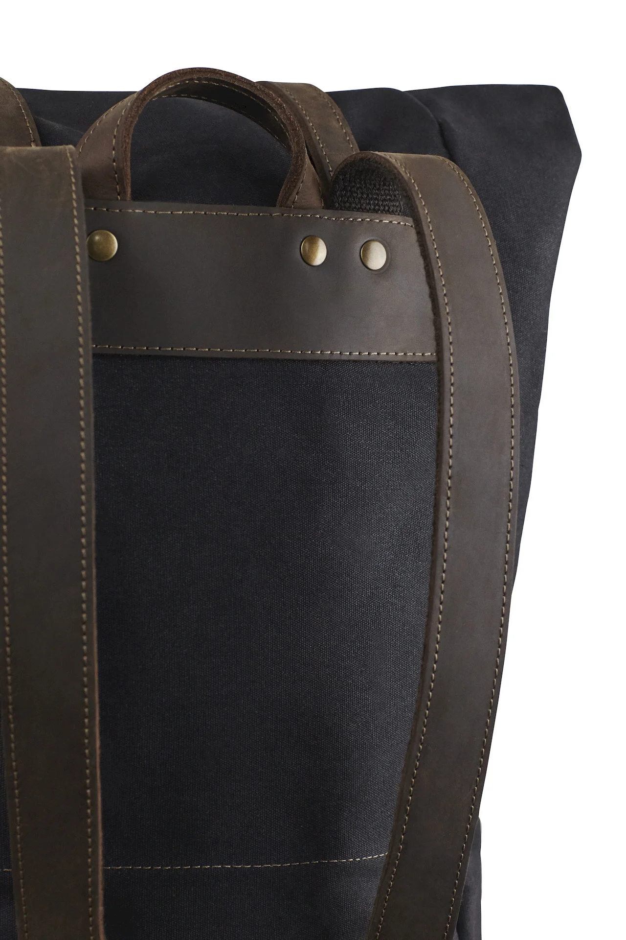 DS_Studio_May19_WLDBlkBrn_0048_BLACK_DarkBrown_BlackZip_web_1080.jpg