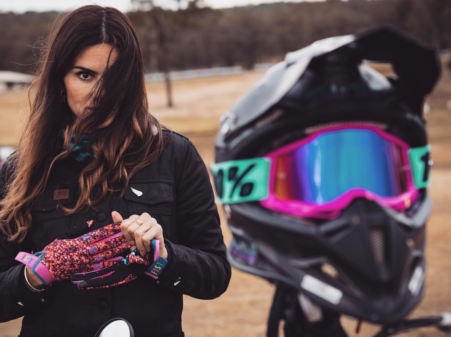 Eye of the tigress

Spewing I lost these gloves the other day

📸 @tom.fossati 

#nerds #motodoll #scram411