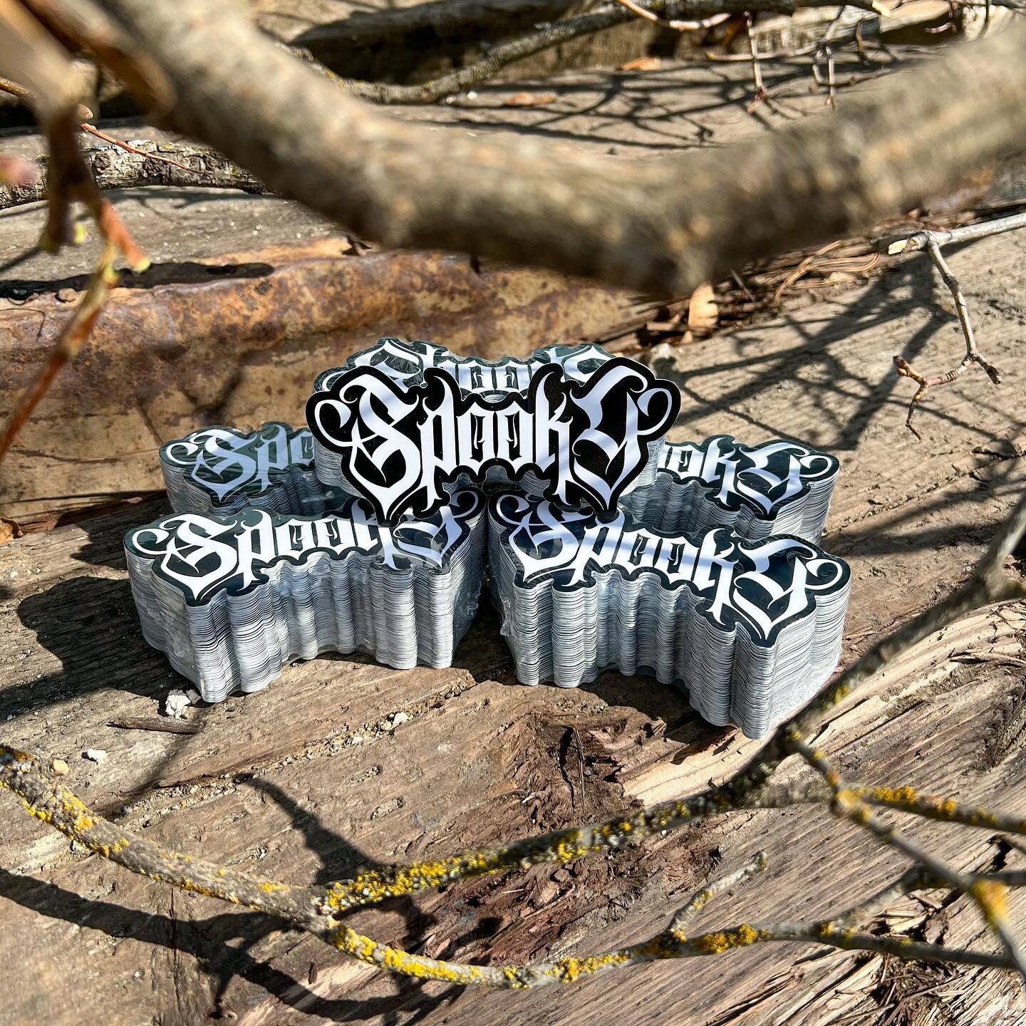 The homies in @thespookyband are hitting the road w/ @blvcktracks and I just wrapped up this grip of new stickers for them. Make sure to hit one of the dates and grab some of this merch they&rsquo;re bringing along. ⁣
⁣
&bull; &bull;&nbsp; &bull;🐀 x