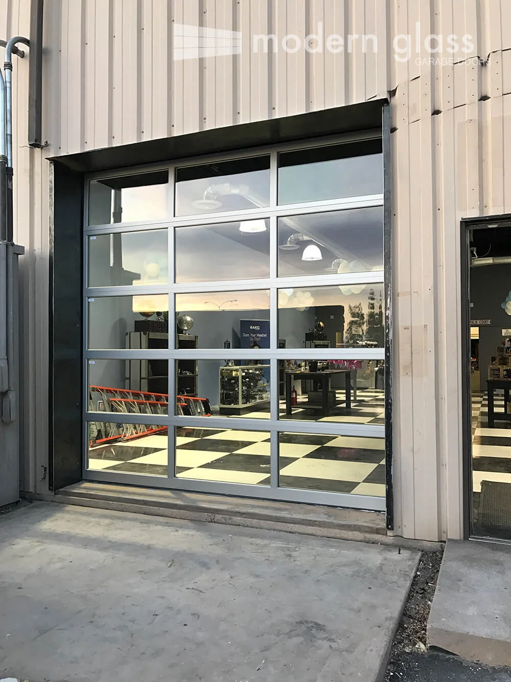 Modern Glass Garage Doors & Storefront Glass for Restaurants