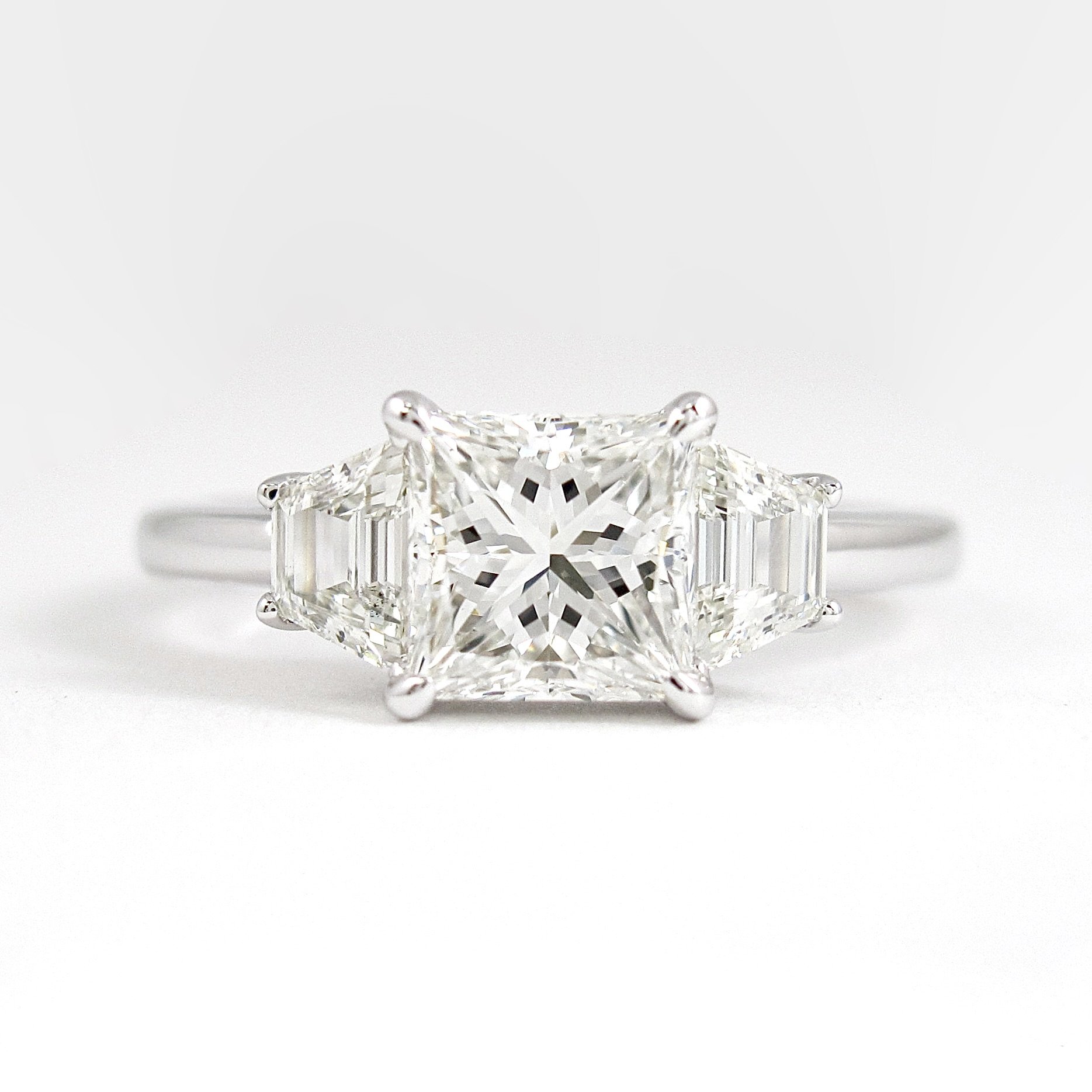 3-Stone Tapered Trapezoid Setting (Princess)