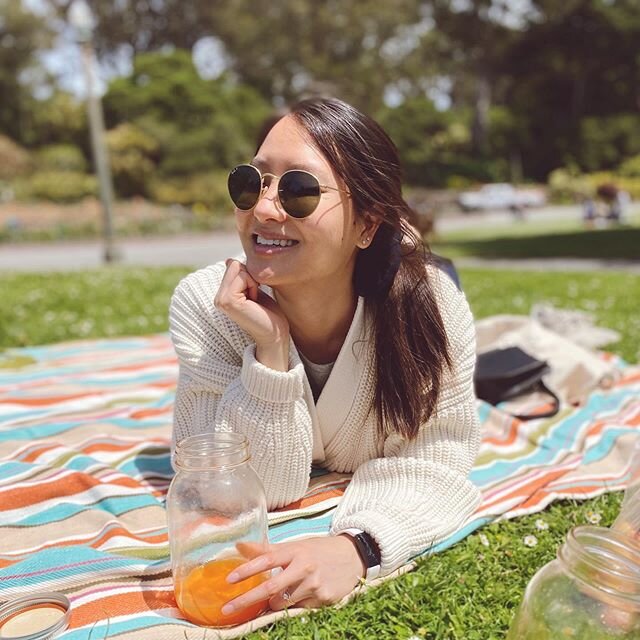 A box of @bpatisserie goodies, homemade juice, and a socially distanced picnic with my momma and brother. Missed them so much. Perfect start to the long weekend! 🌞