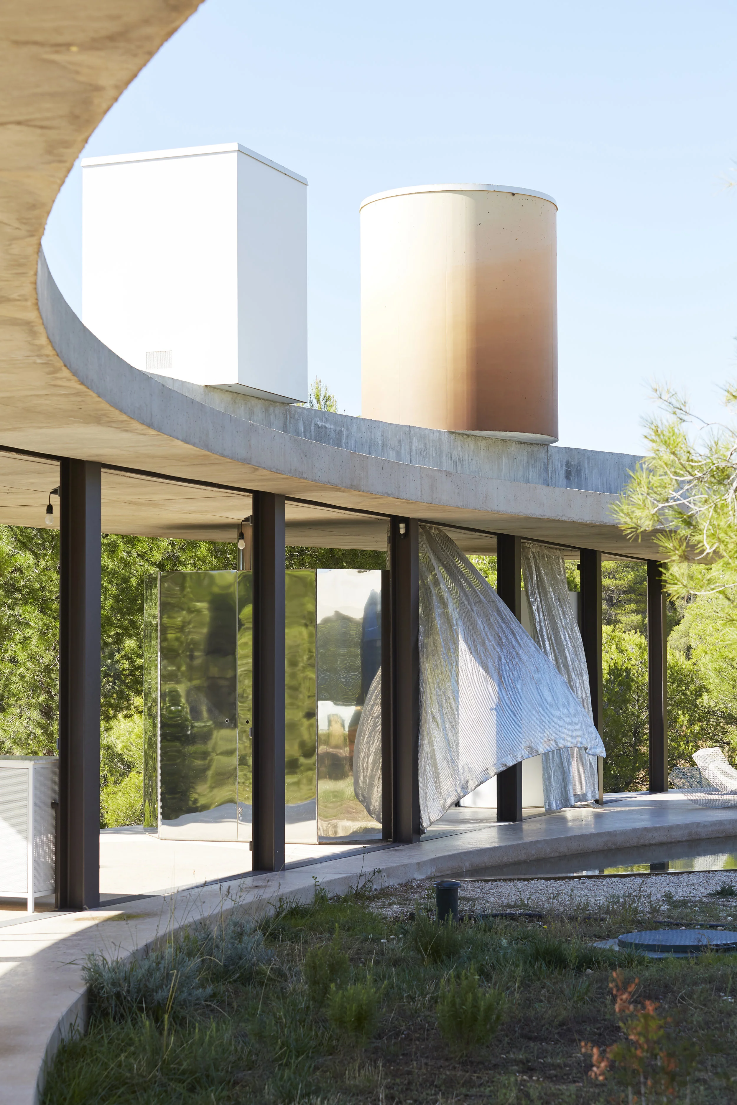 SOLO CIRCLE HOUSE BY OFFICE KGDVS | The incredible location for Sabine’s Solo Sundial Installation . Photo - Mariluz Vidal .