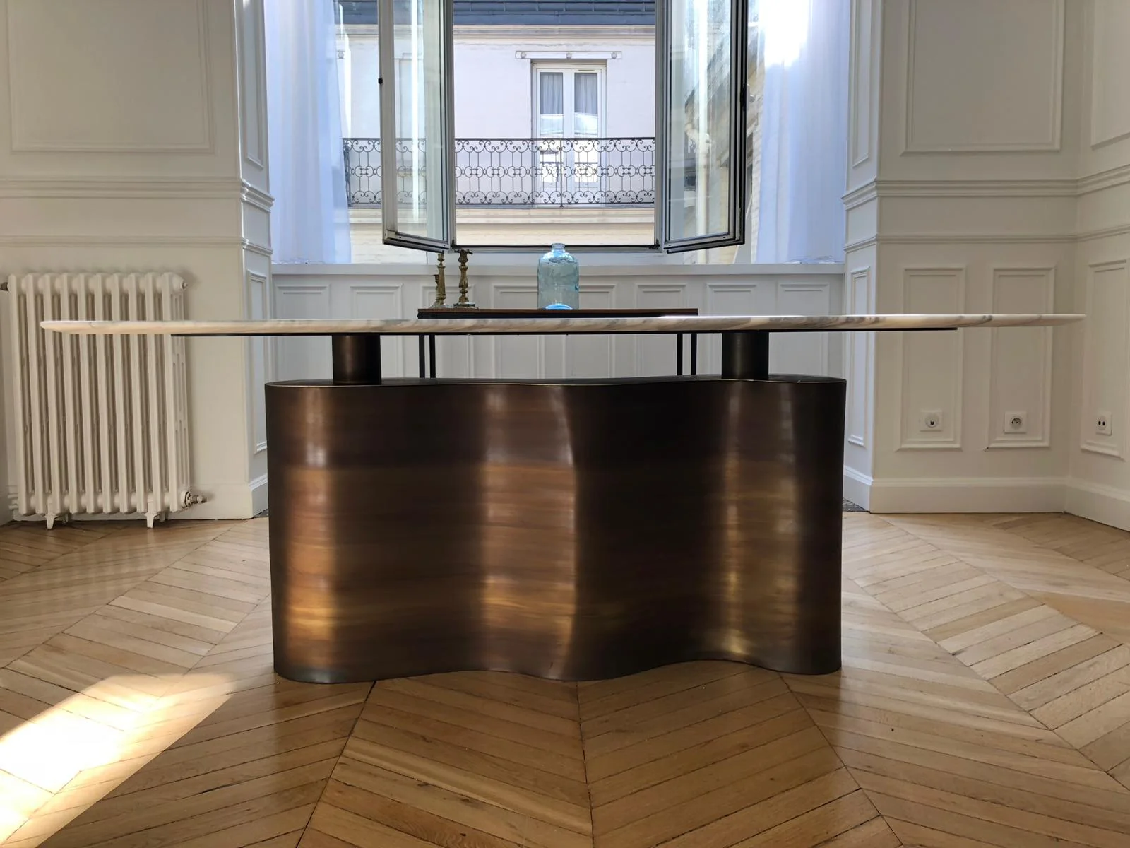 Strata A dining table Brass Footing Marble - Statuario