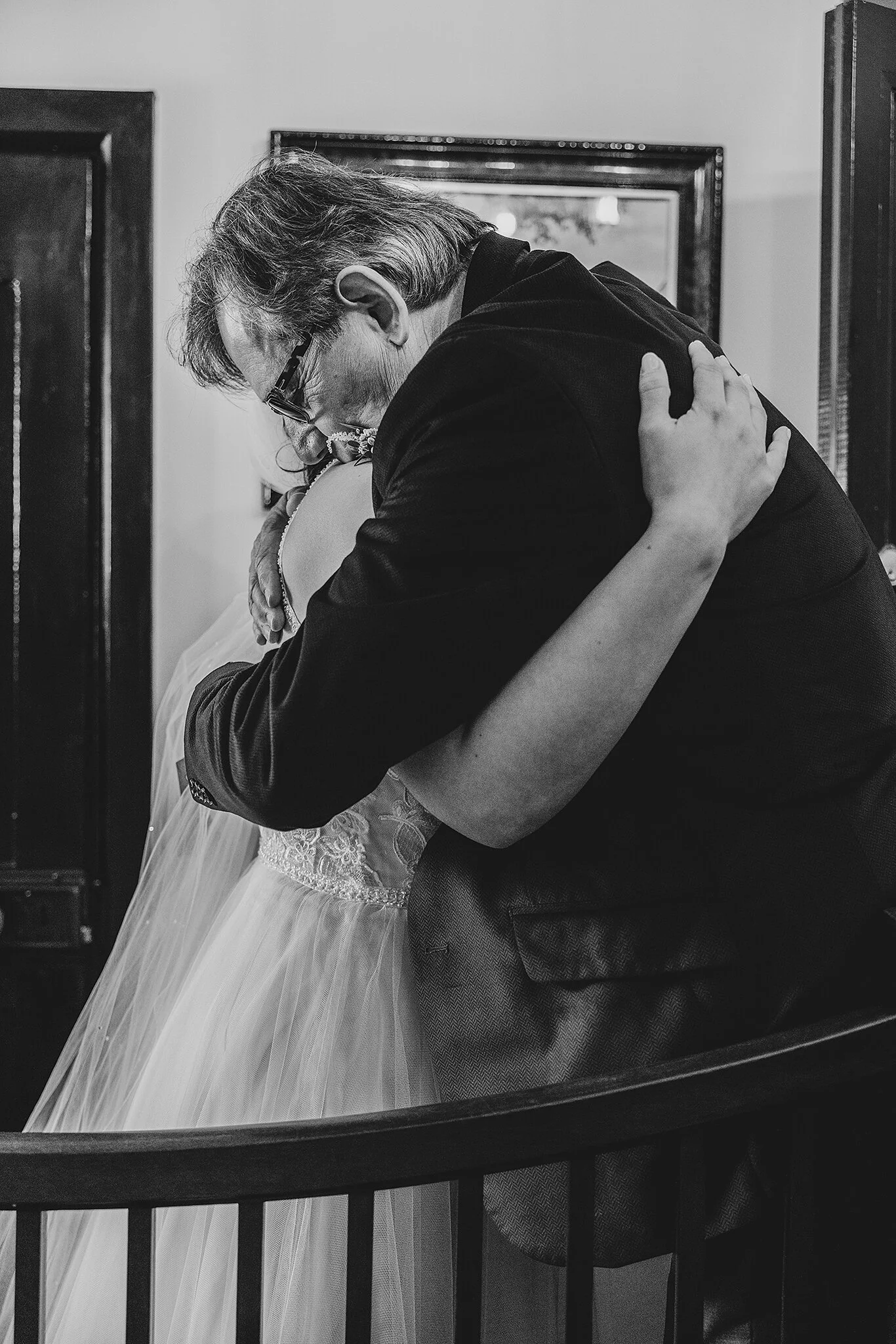 Hannah and Luke monochrome (121 of 547).jpg