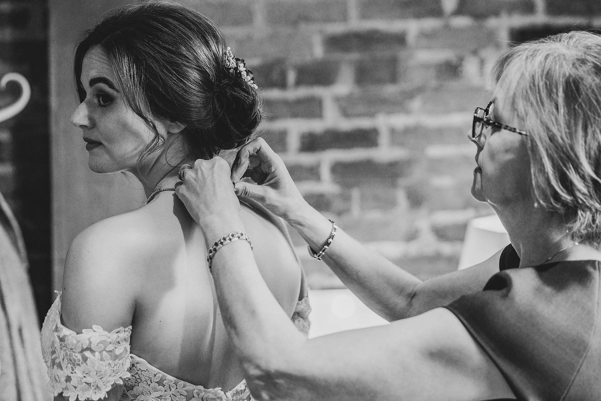 Abbie and Chris monochrome-212.jpg