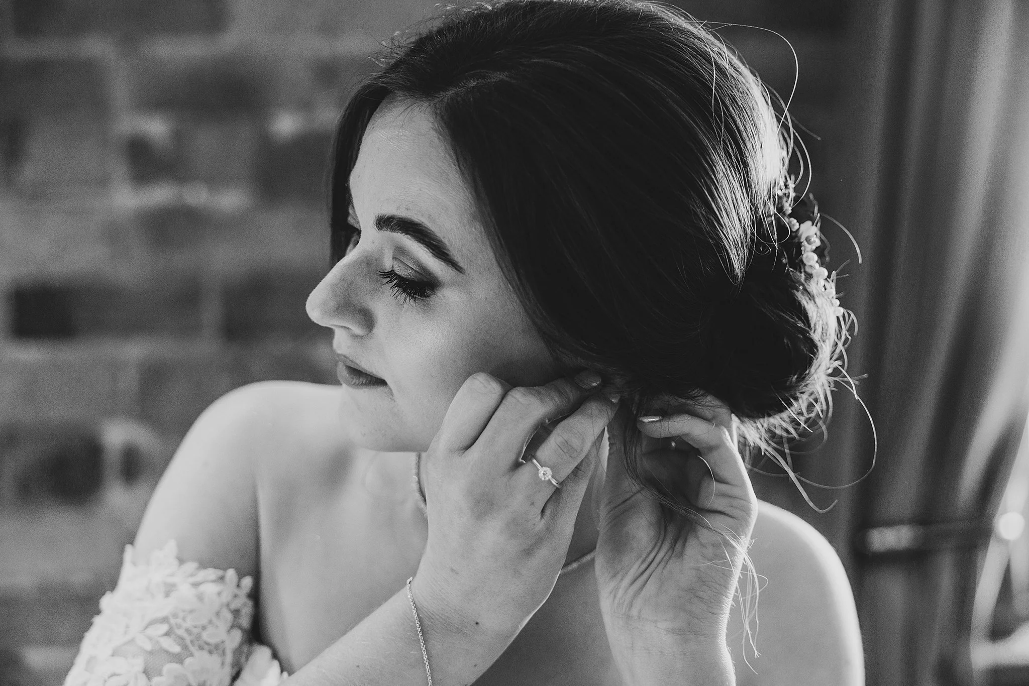 Abbie and Chris monochrome-222.jpg