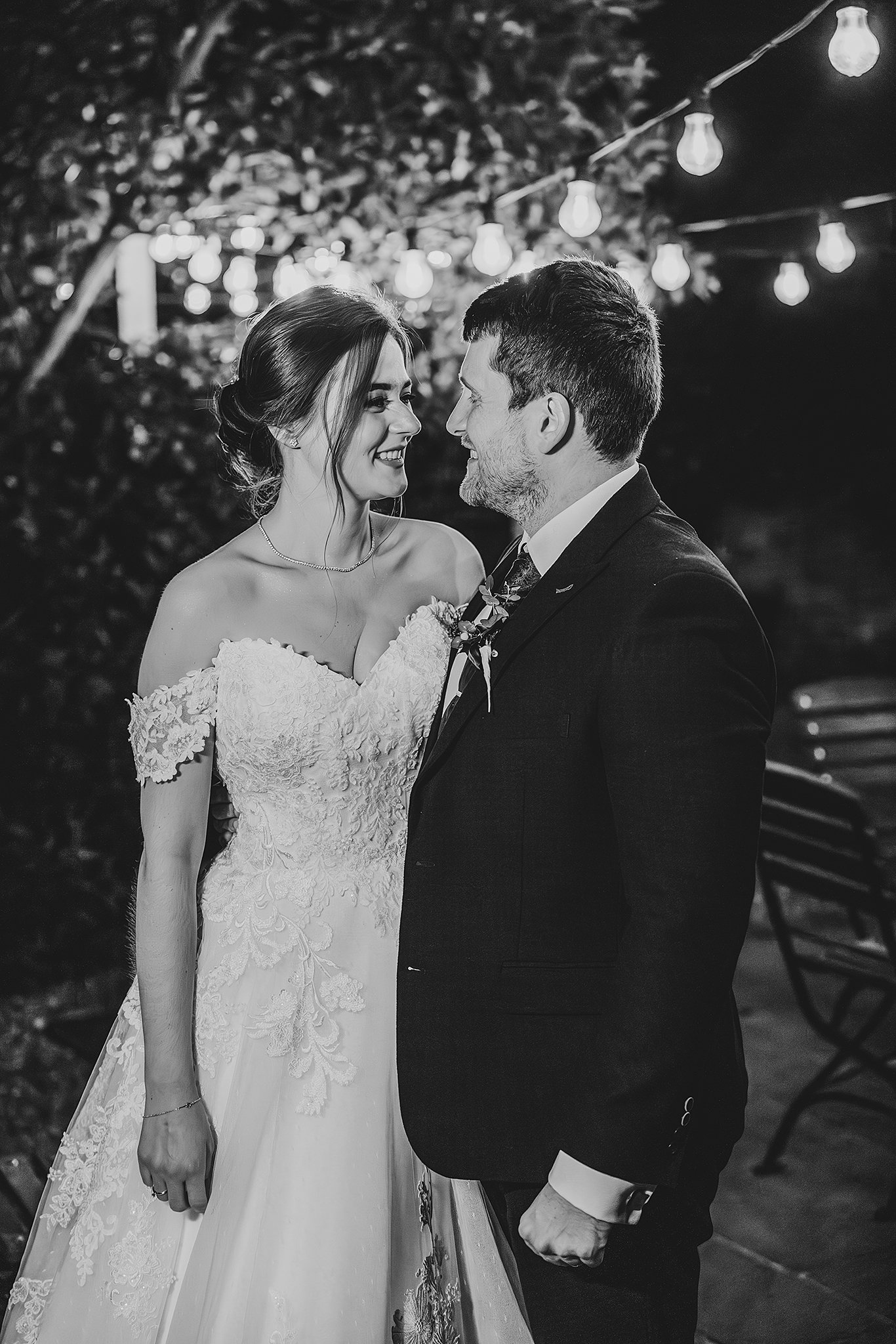 Abbie and Chris monochrome-611.jpg