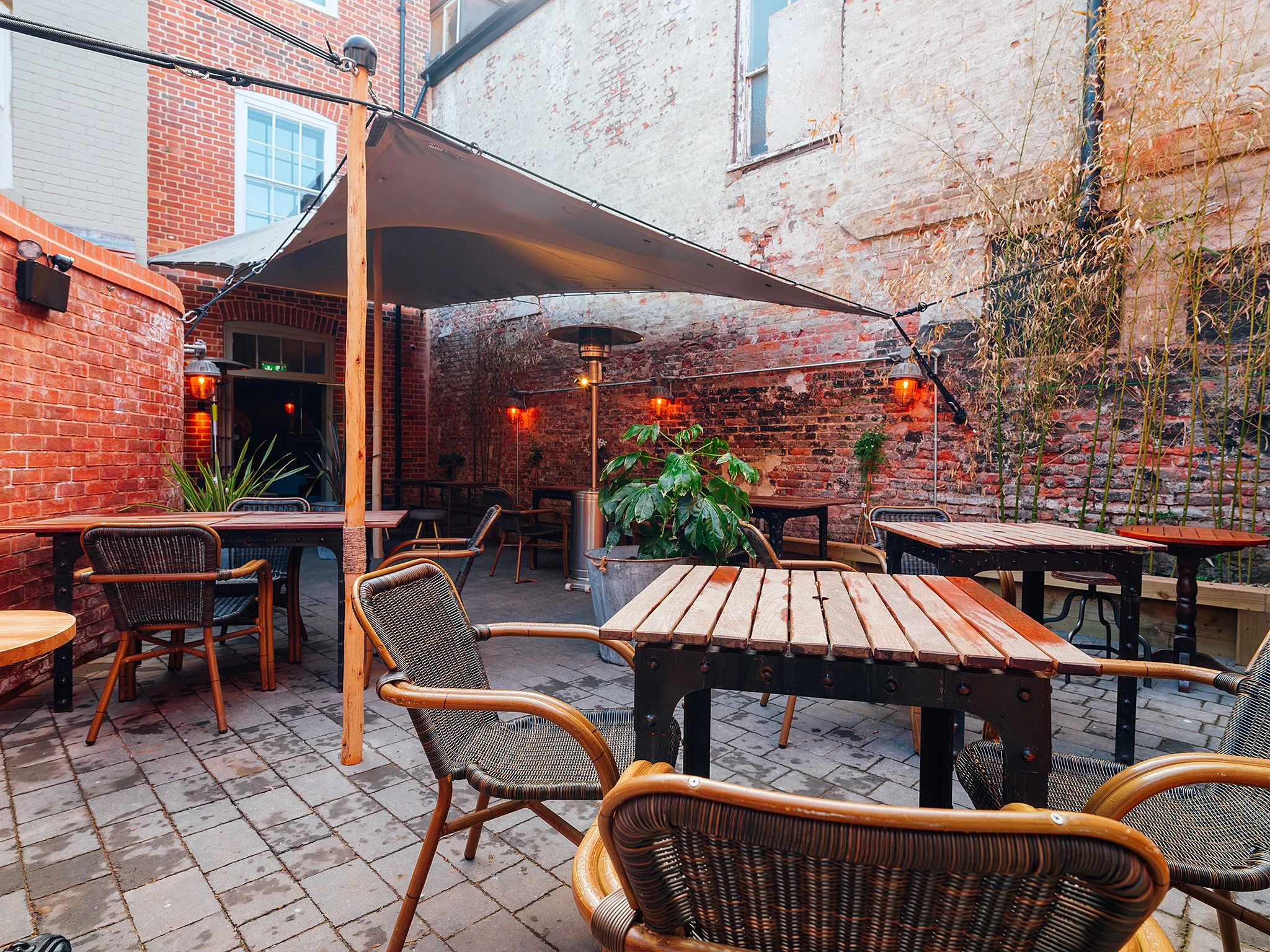 large foregate pub (24 of 104).jpg