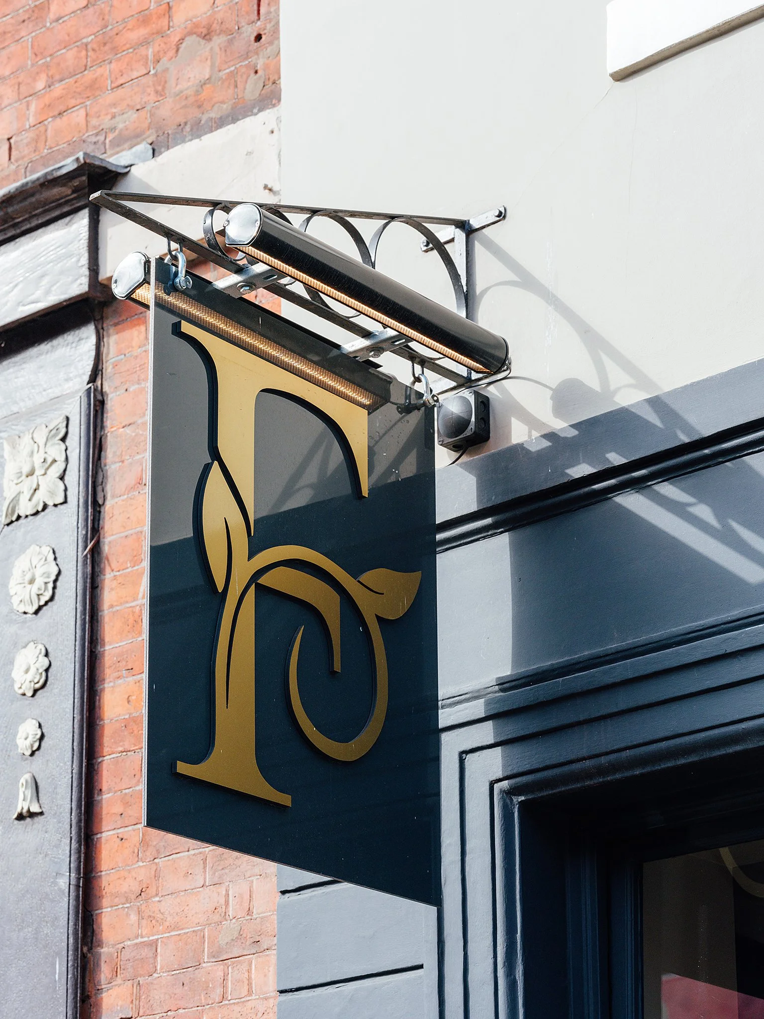 large foregate pub (99 of 104).jpg
