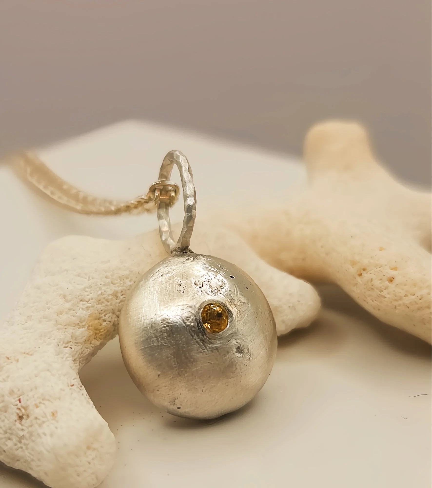 yellowsapphirependant3.jpg