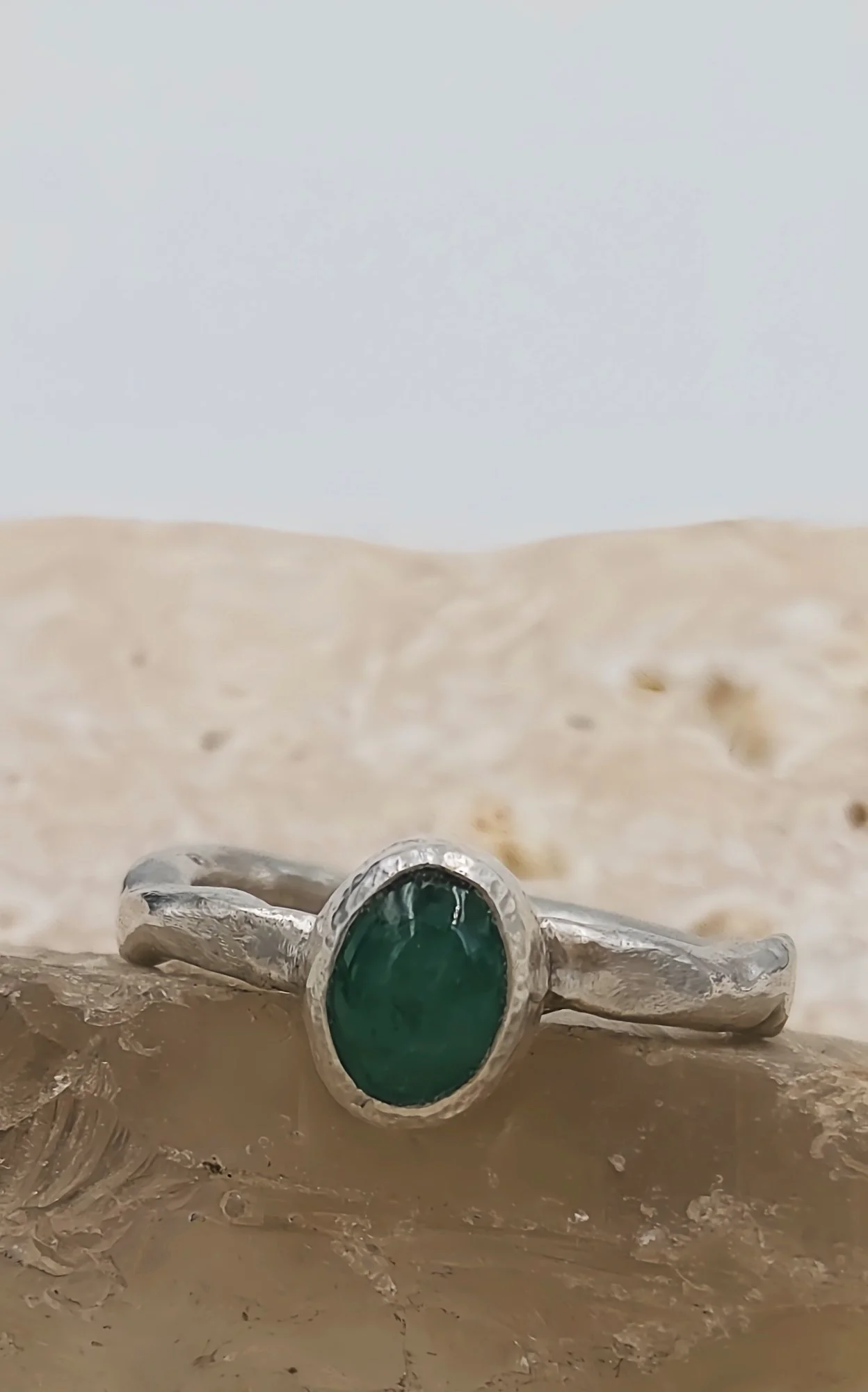 emeraldcabochonring11.jpg