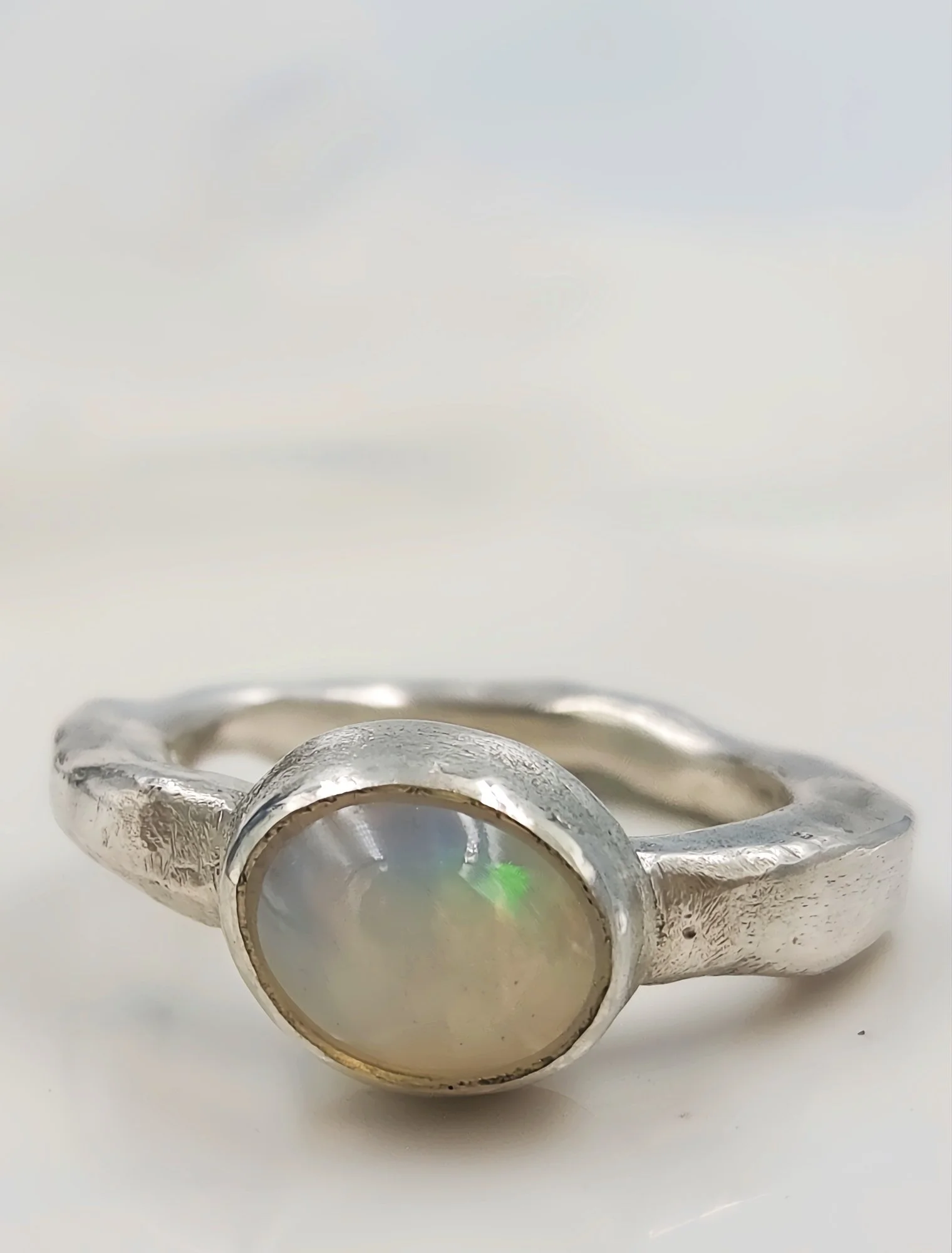 whiteopalring33.jpg