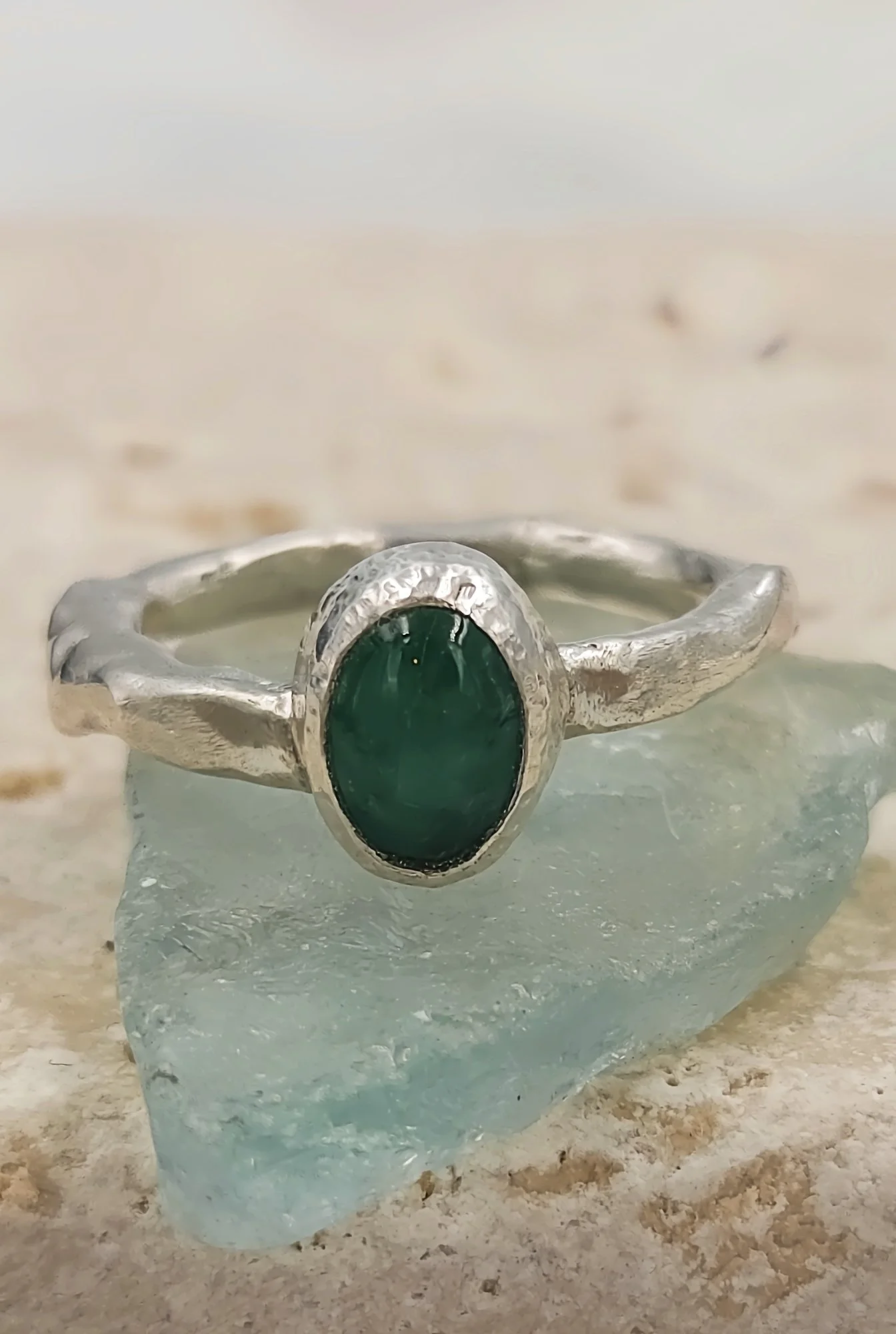emeraldcabochonring14.jpg