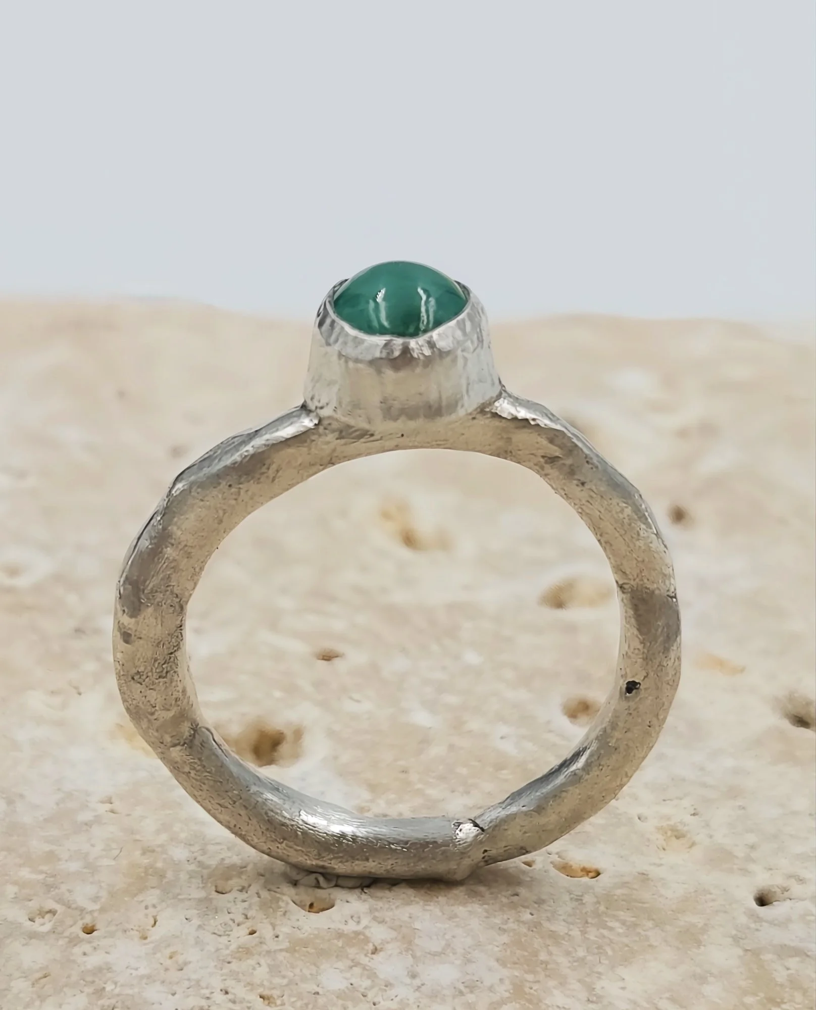emeraldcabochonring2.jpg
