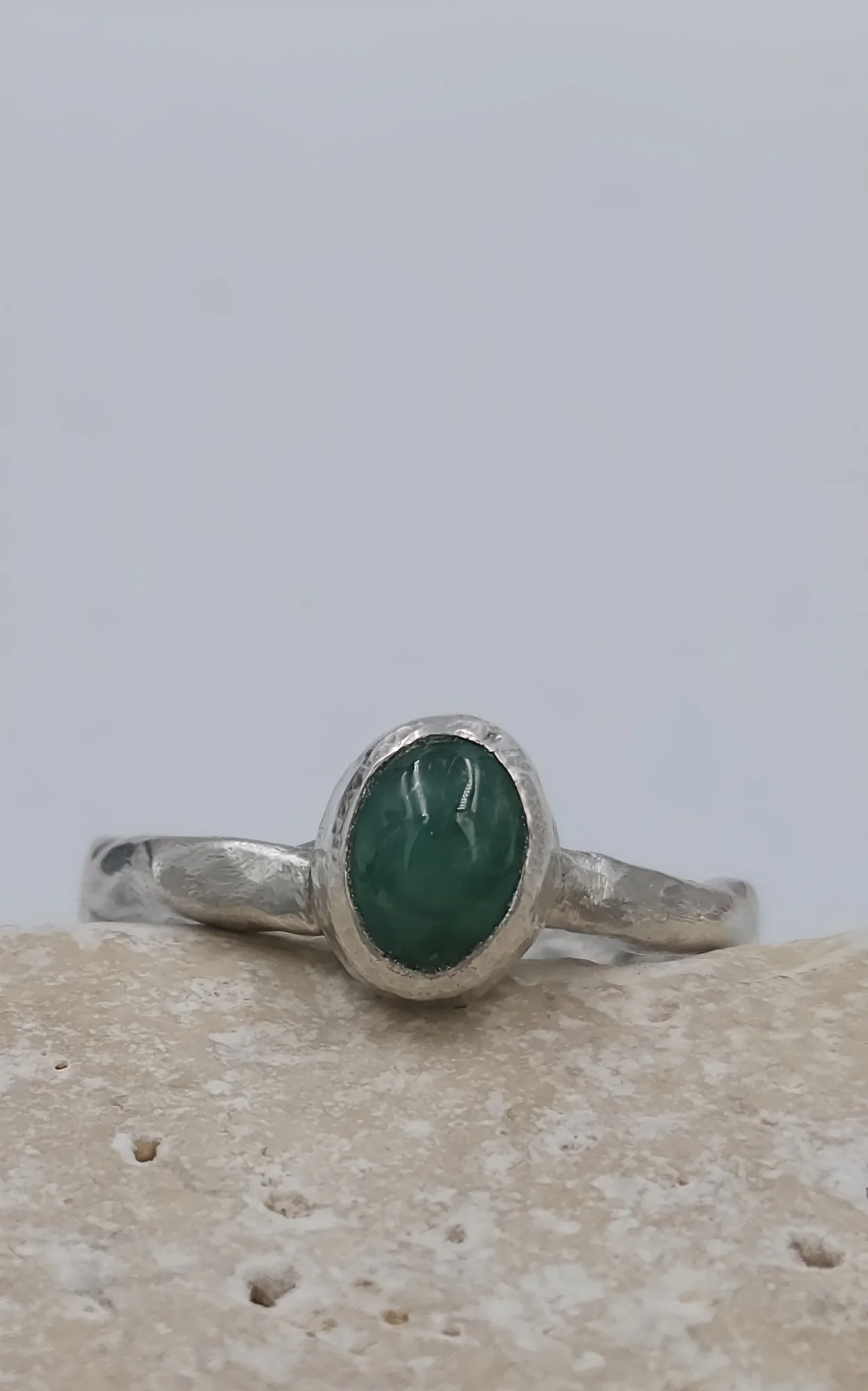 emeraldcabochonring1.jpg