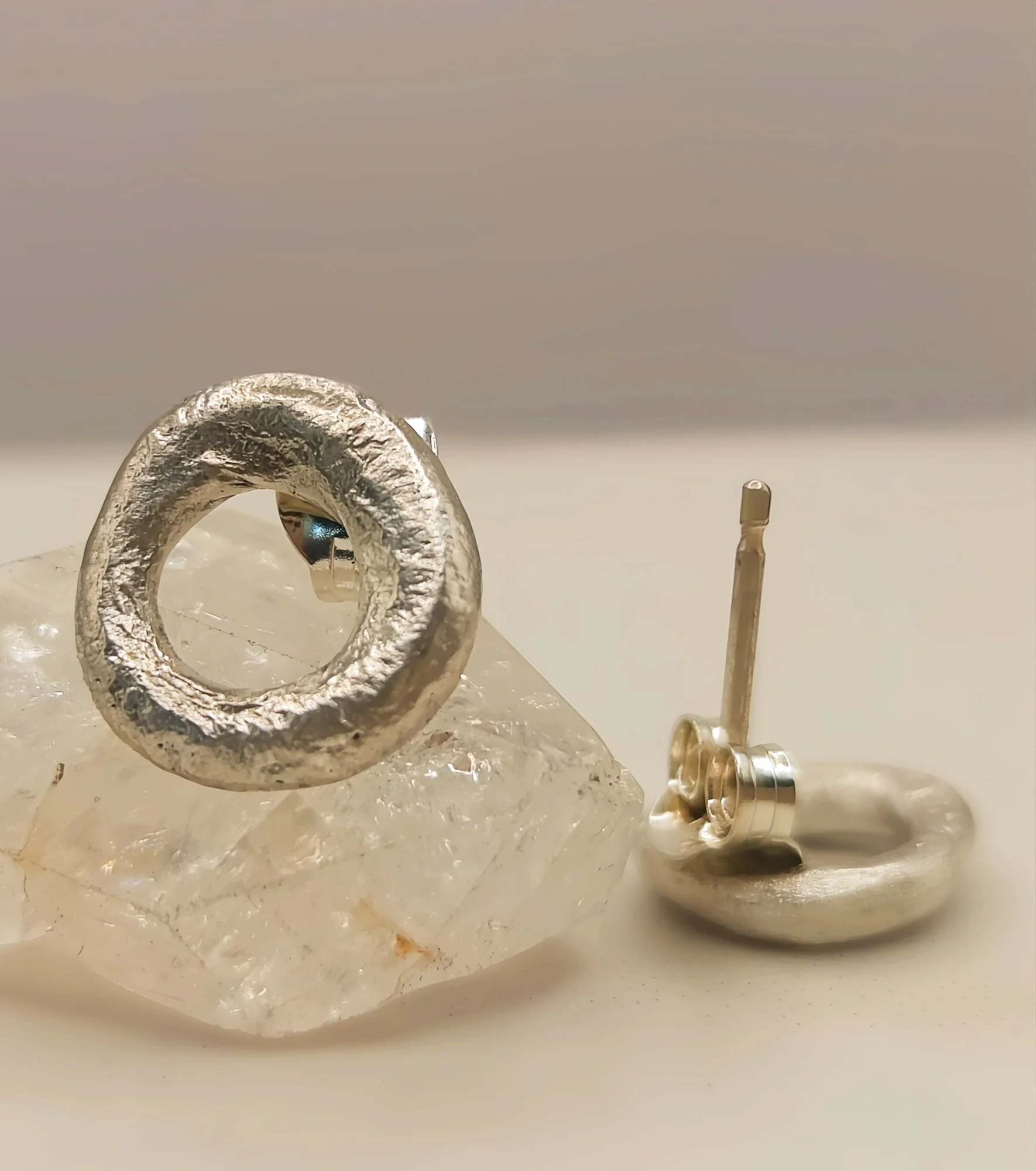 smallcirclestuds6.jpg