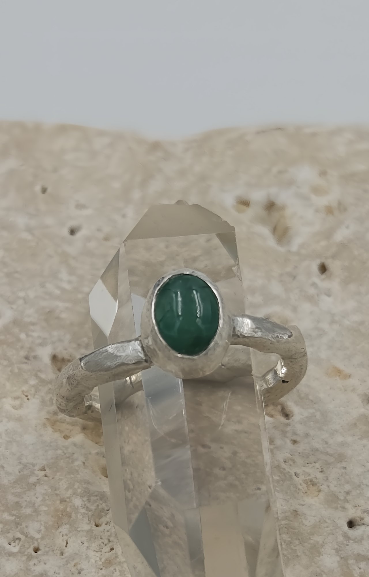 emeraldcabochonring3.jpg