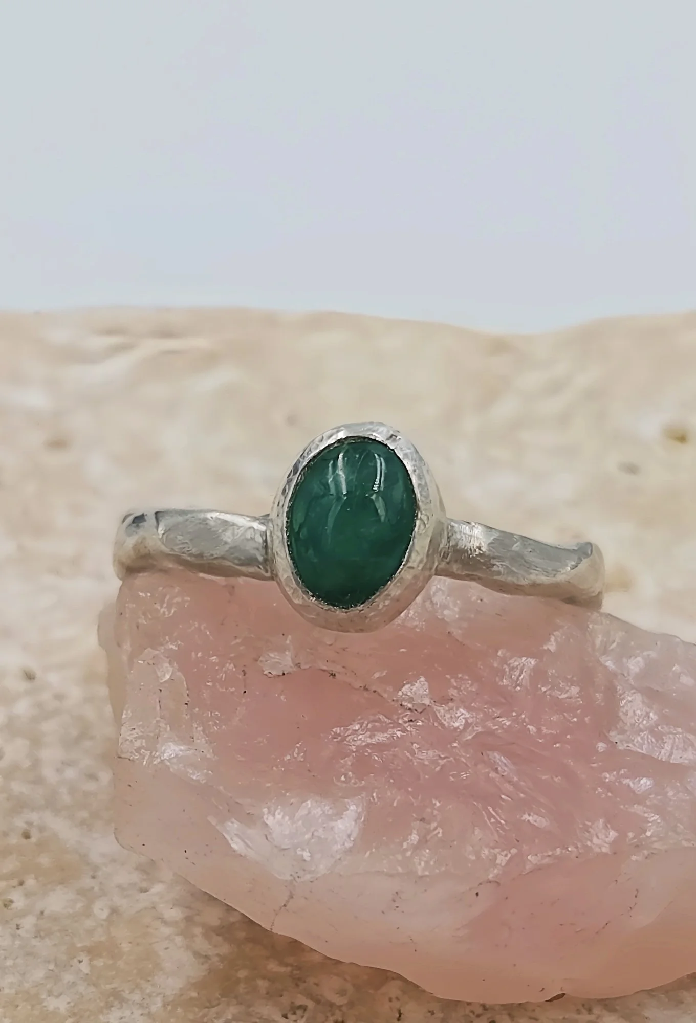 emeraldcabochonring6.jpg