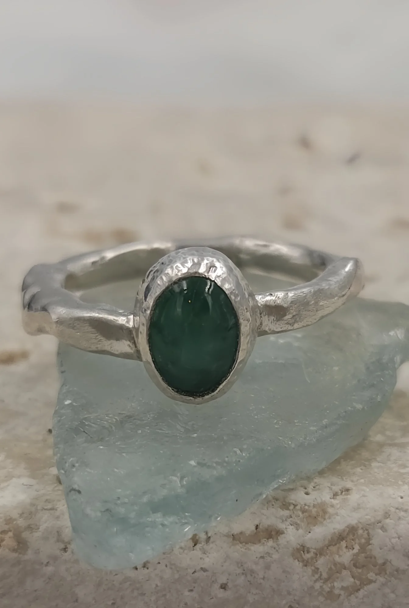 emeraldcabochonring14.jpg