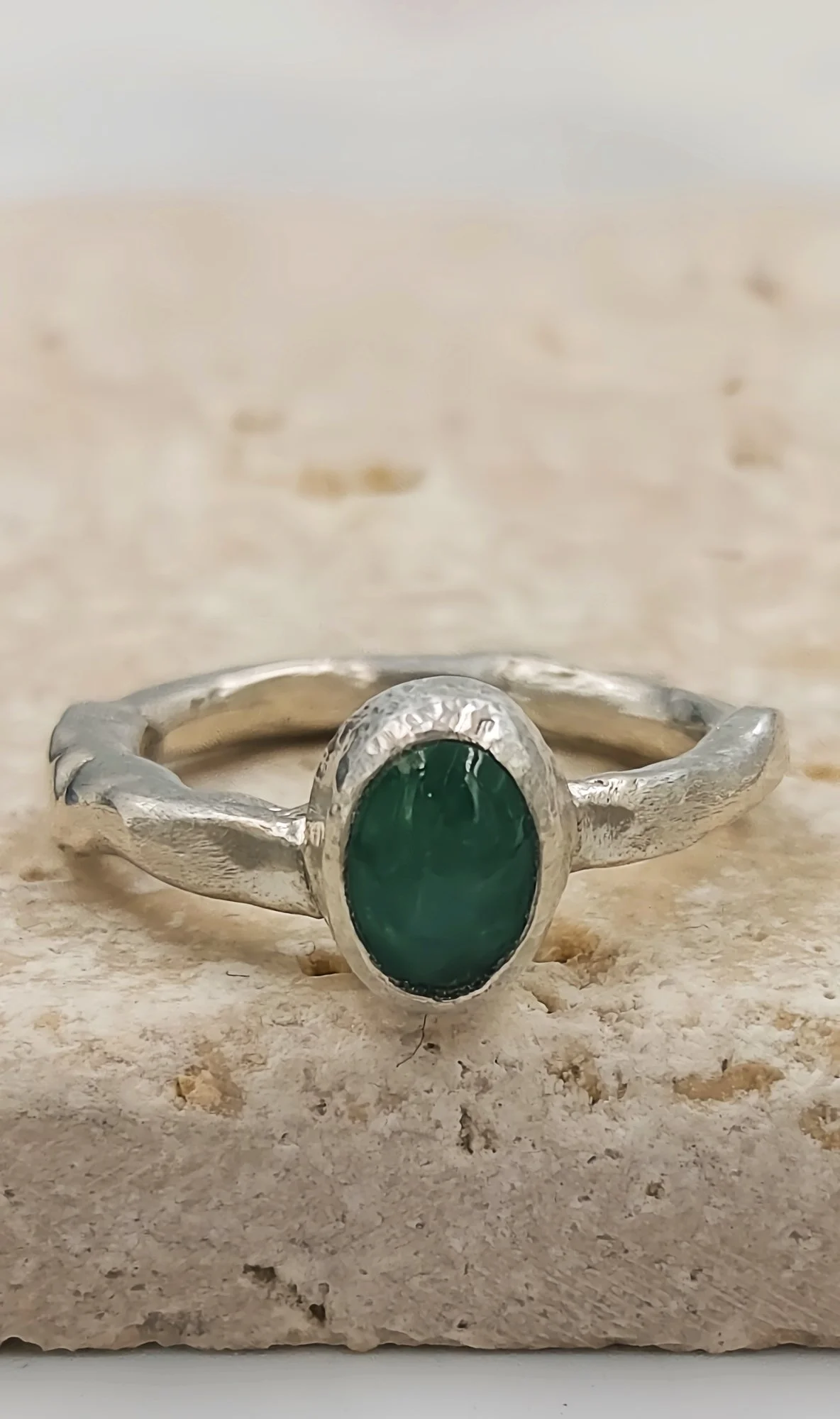 emeraldcabochonring12.jpg