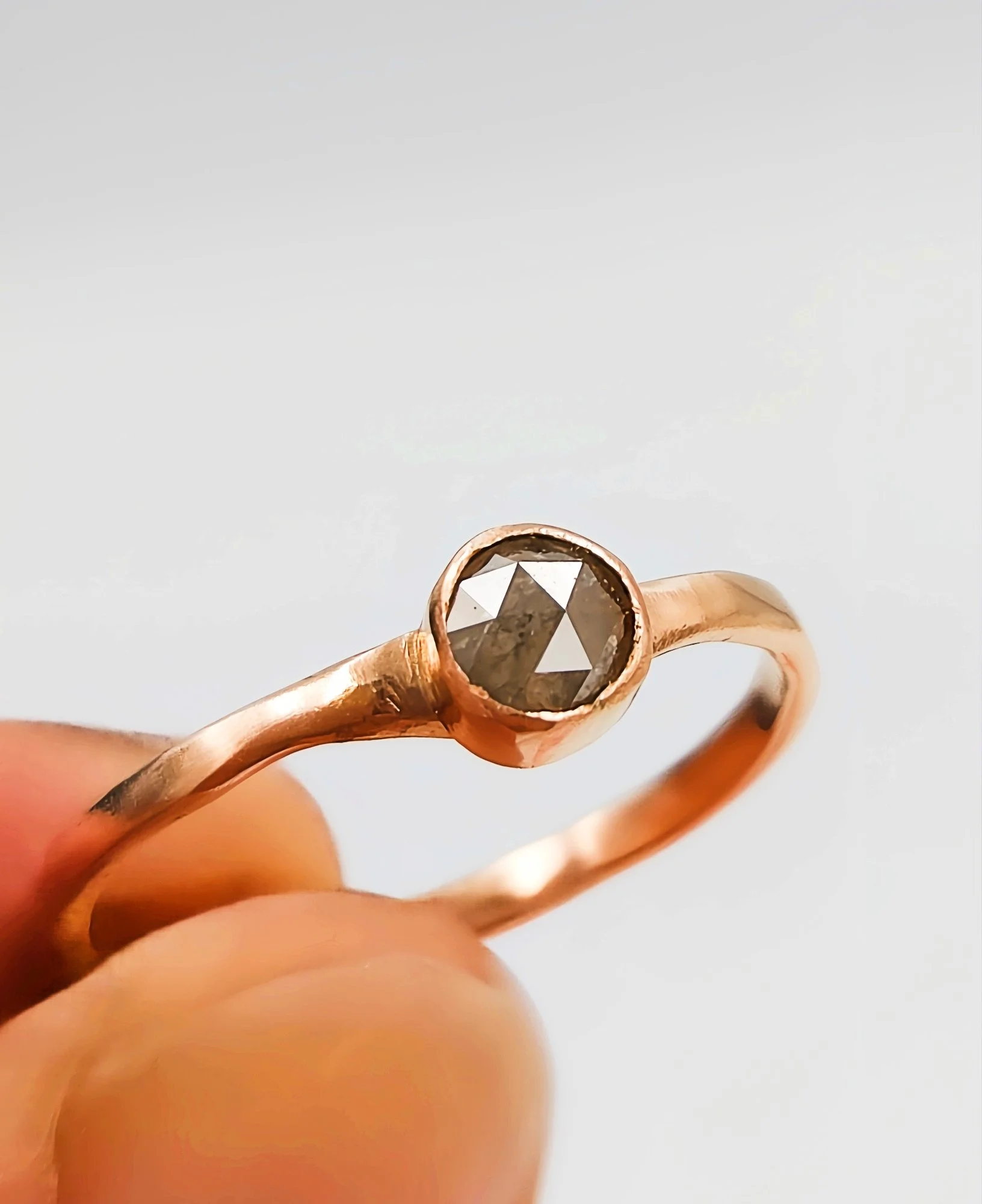 rosegoldgreydiamondring2.jpg