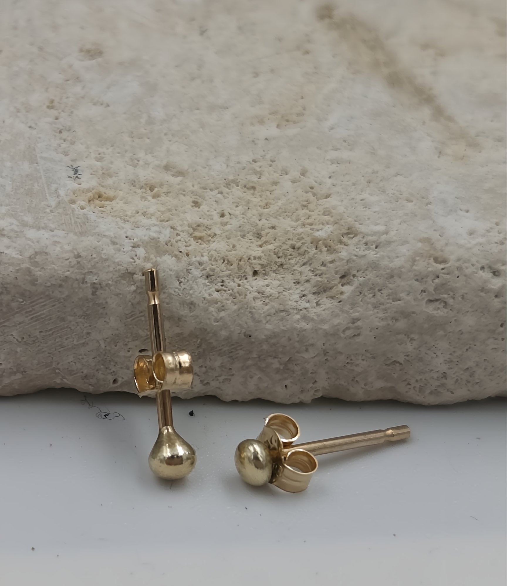 smallgoldstuds8.jpg